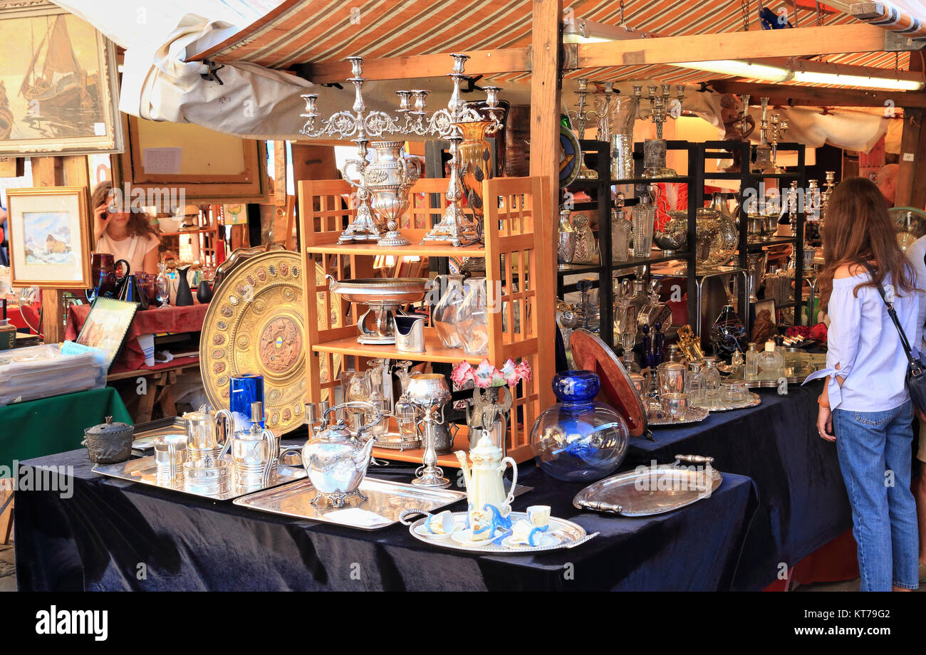 Antiquitätenmarkt in Campo San Maurizio, Venedig. Mercatino dell'antiquariato di Campo San Maurizio Stockfoto