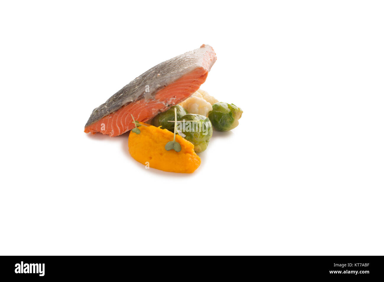 Rote Fische mit Sauerkraut und Kartoffelpüree closeup Stockfoto