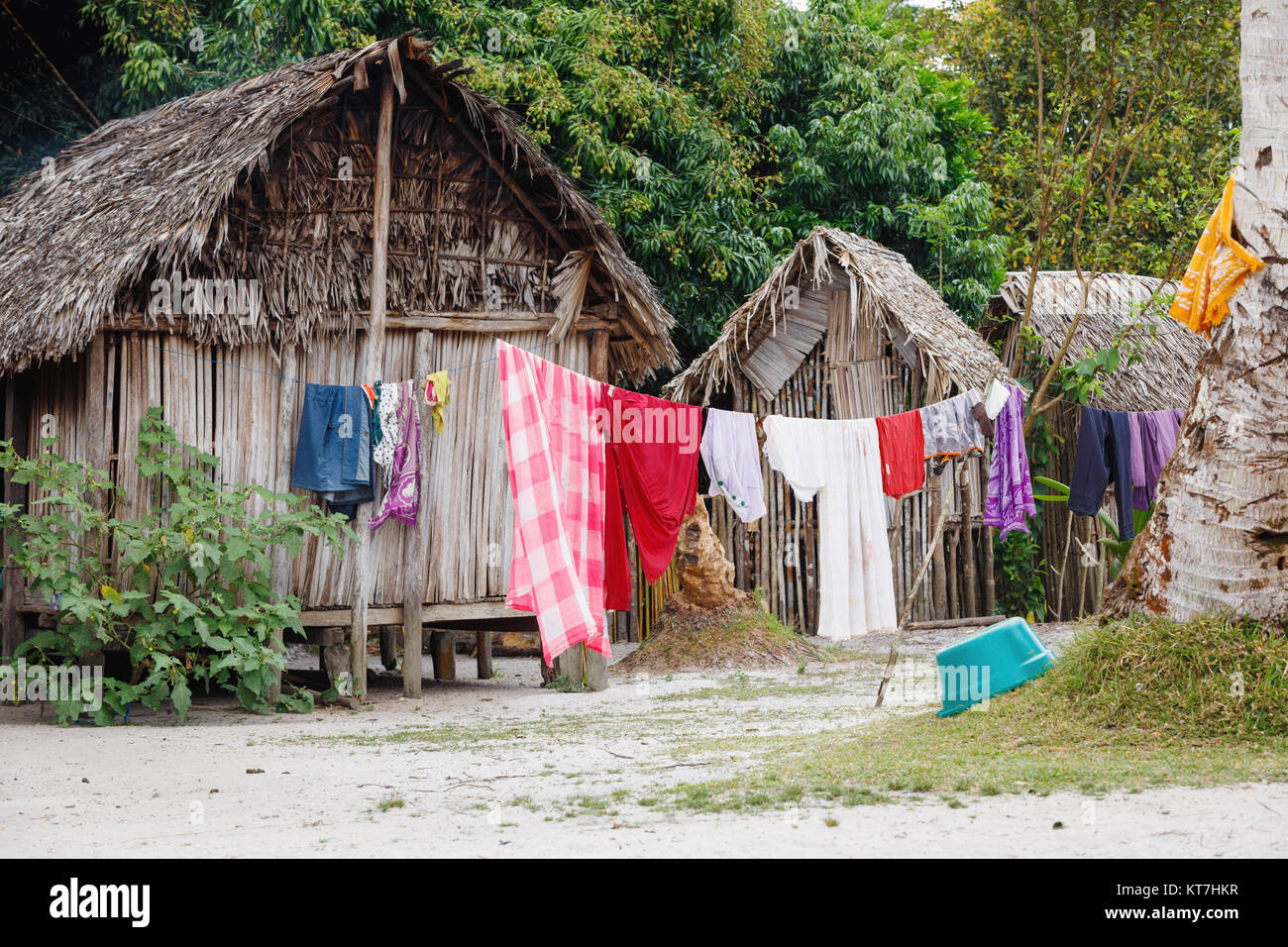 Afrikanische Hütten in Maroantsetra Region Madagaskars, Madagaskar Stockfoto