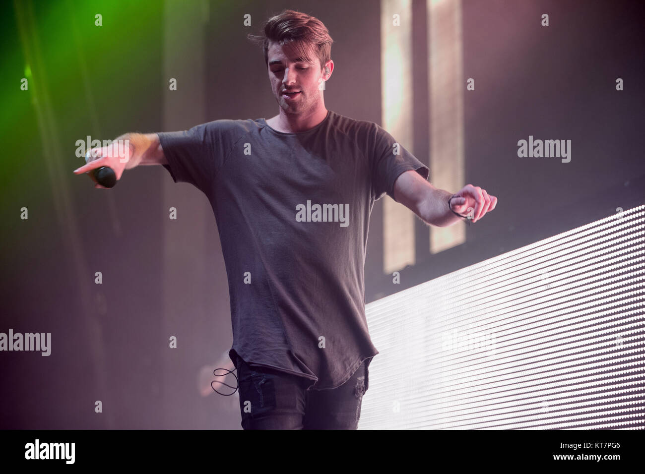 Der amerikanische DJ duo Die Chainsmokers führt eine Live Show auf Sentrum Scene in Oslo. Die elektronische House Musik Duo besteht aus der Musik Produzenten Andrew Taggart (dargestellt) und Alex Pall. Norwegen, 25/10 2016. Stockfoto