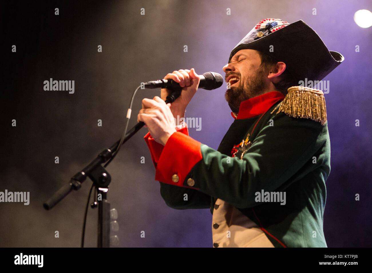 Die Nordirische orchestraler Pop Band Die Göttliche Komödie führt ein Live Konzert in der Kosmopolit in Oslo. Hier Sänger und Songschreiber Neil Hannon ist live auf der Bühne gesehen. Norwegen, 16.02.2017. Stockfoto