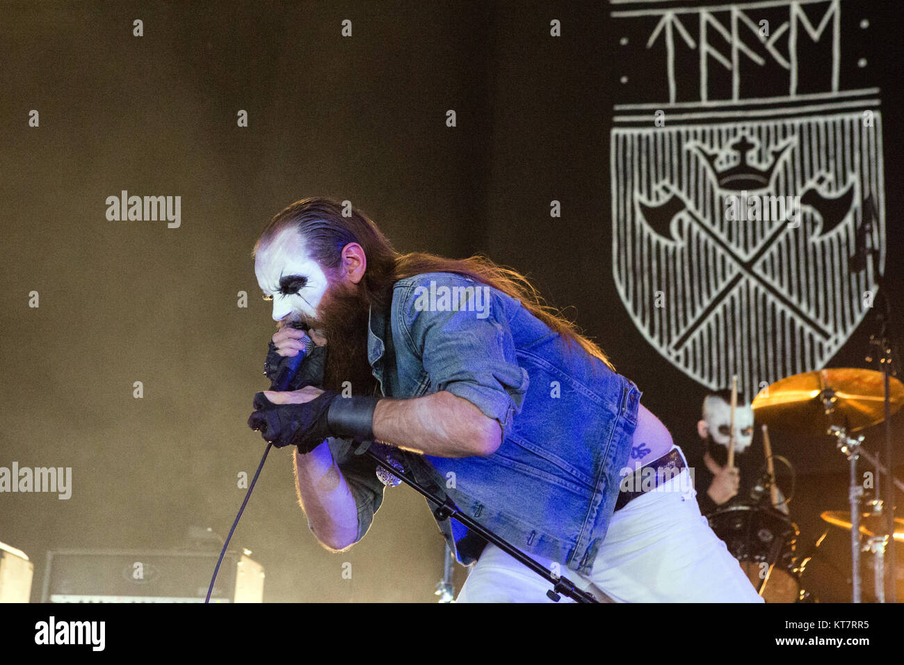 Die umstrittenen Norwegischen Black Metal Band Taake führt ein Live Konzert in der norwegischen Musik Festival Øyafestivalen 2015. Hier Sänger Ørjan Stedjeberg, besser bekannt unter seinem Künstlernamen Hoest bekannt, ist live auf der Bühne gesehen. Norwegen, 14.08 2015. Stockfoto