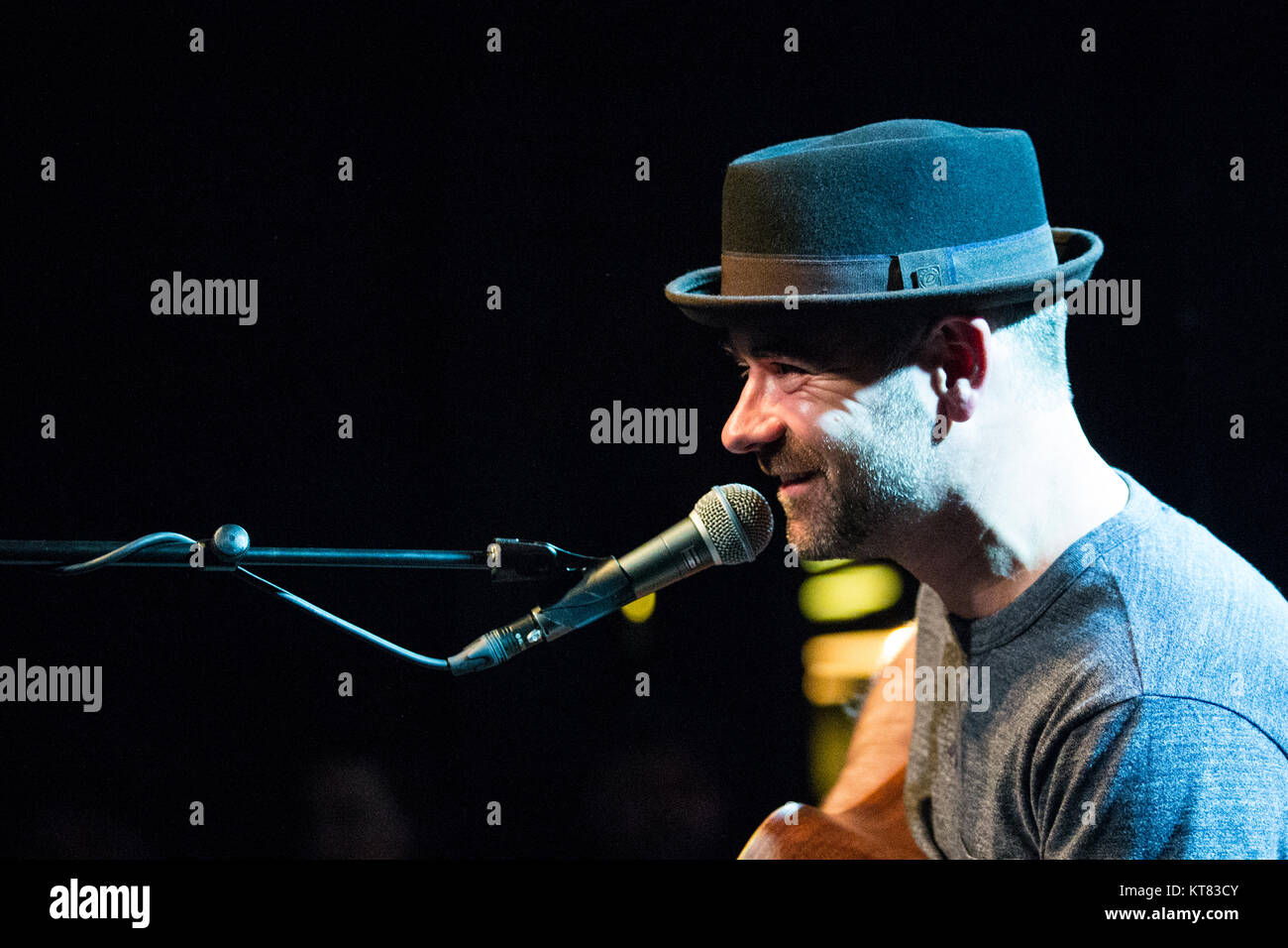 Der schottische Sänger, Songwriter und Musiker Steve Mason führt ein Live Konzert bei Blå in Oslo. Steve Mason ist am besten als Leadsänger und eines der Gründungsmitglieder der Beta Band und auch Mitglied der Band Black Affäre bekannt. Norwegen, 13/04 2016. Stockfoto