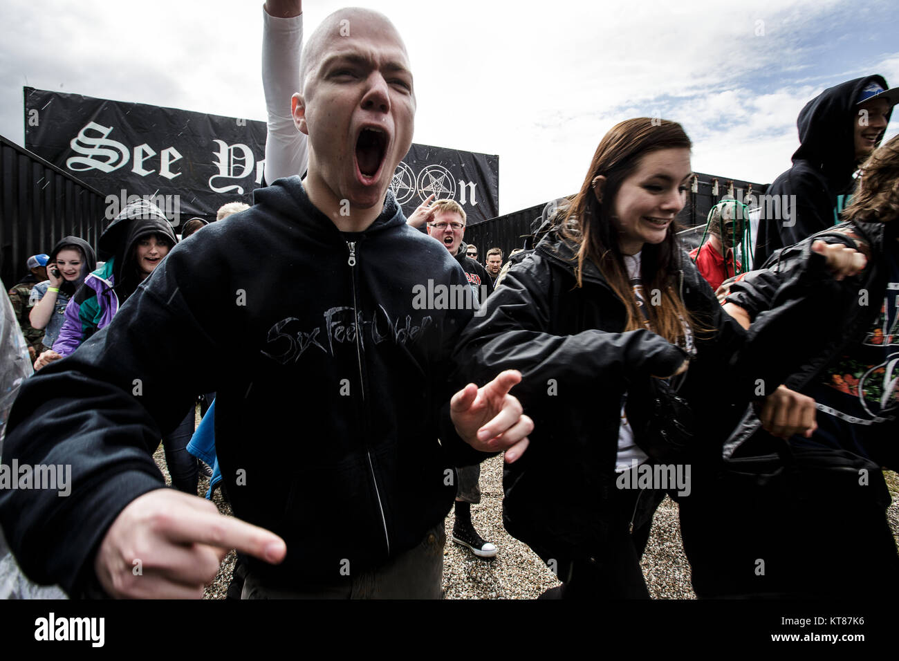 Energiegeladener heavy metal fans an einem der vielen Konzerte während der dänischen Heavy Metal und Hard Rock Music festival Copenhell in Kopenhagen. Dänemark, 18/06 2015. Stockfoto