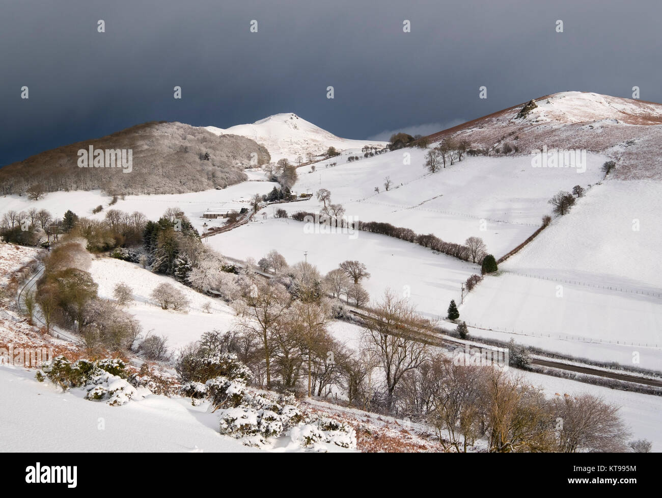 Helmeth Hill, Caer Caradoc und Hope Bowdler, von Hazler Hill im Winter gesehen, Church Stretton, Shropshire, England, Großbritannien Stockfoto