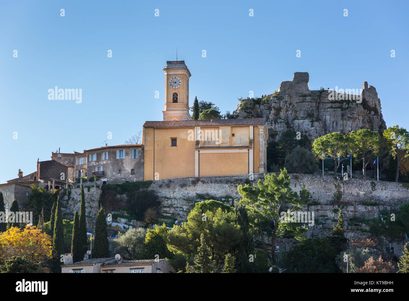 Èze mittelalterliches Dorf mit der Notre Dame de l'Assomption Turm, Côte d'Azur, Alpes Maritimes, Frankreich Stockfoto