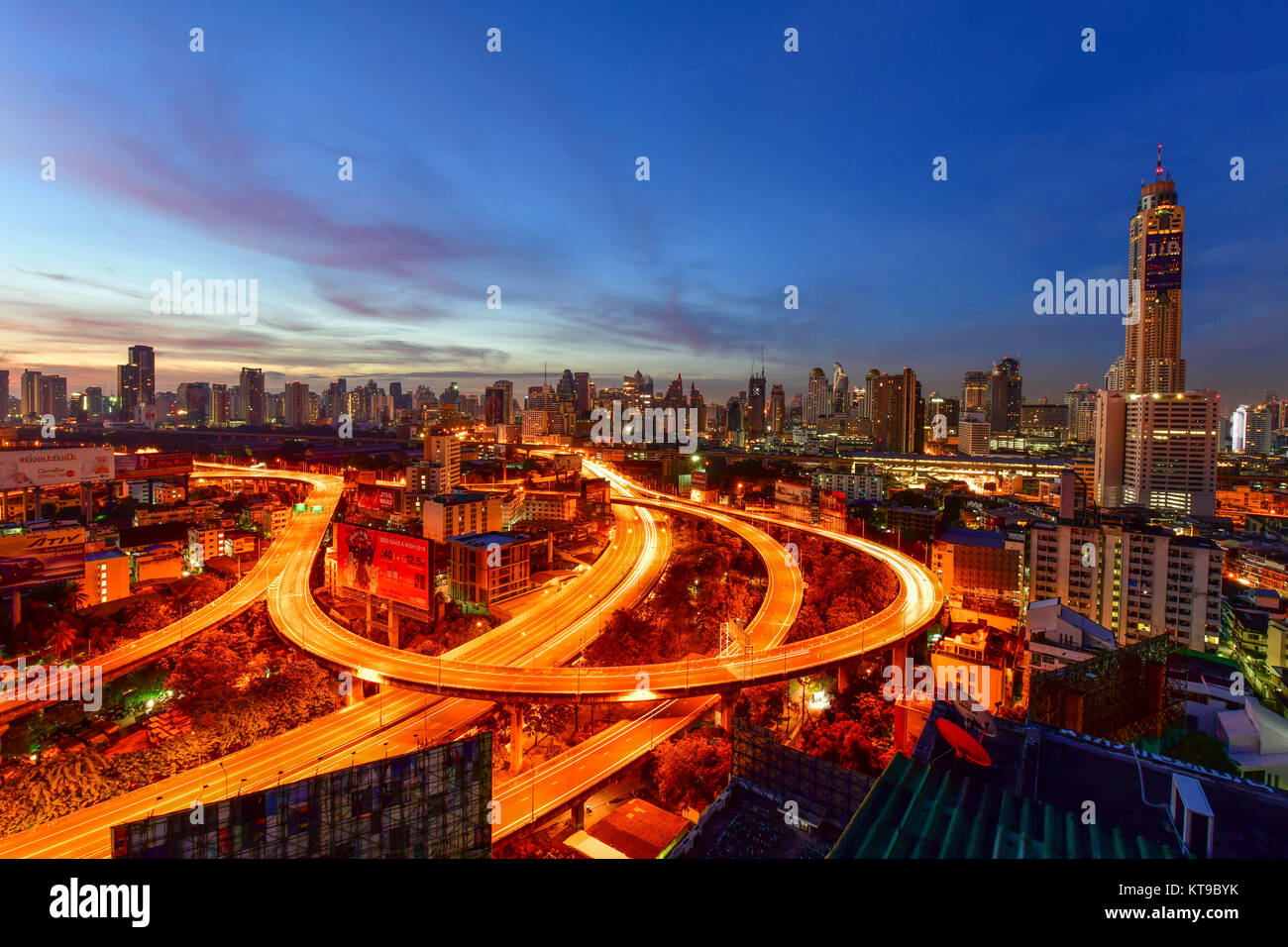 Bangkok City Panorama und express Weisen vom Wolkenkratzer in Thailand Stockfoto