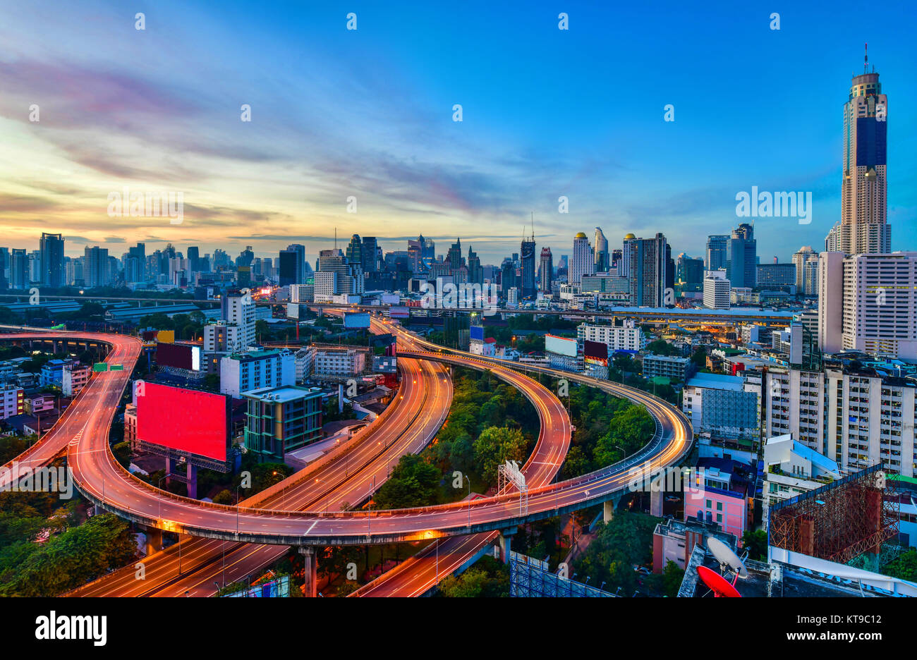 Bangkok City Panorama und express Weisen vom Wolkenkratzer in Thailand Stockfoto