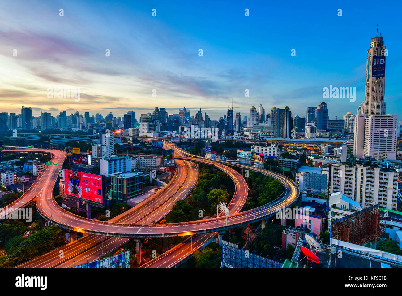 Bangkok City Panorama und express Weisen vom Wolkenkratzer in Thailand Stockfoto