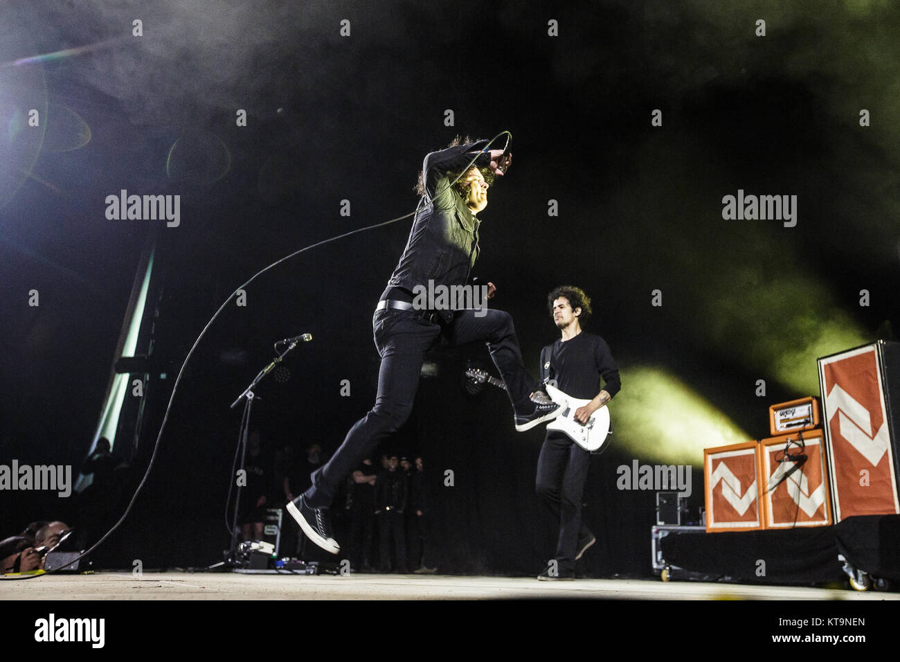 Die amerikanische post-hardcore Band am Drive-In führt ein Live Konzert im dänischen Roskilde Festival 2016. Hier Sänger Cedric Bixler ist energetisch pumpt, um auf die Bühne. Dänemark, 29/06 2016. Stockfoto