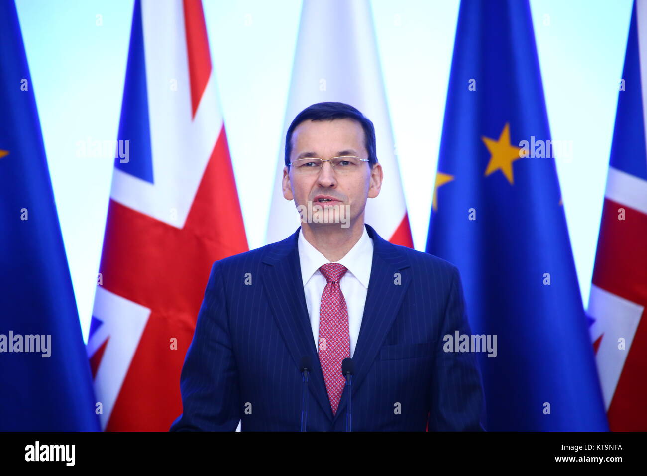 Warschau, Polen. 21 Dez, 2017. Primer Mateusz Morawiecki statt gemeinsame Pressekonferenz nach bilateralen Gesprächen mit dem britischen Premierminister Theresa kann auf Brexit, gemeinsame Sicherheits- und Verteidigungspolitik die Zusammenarbeit bei ihrem offiziellen Besuch in Warschau. Credit: Jakob Ratz/Pacific Press/Alamy leben Nachrichten Stockfoto