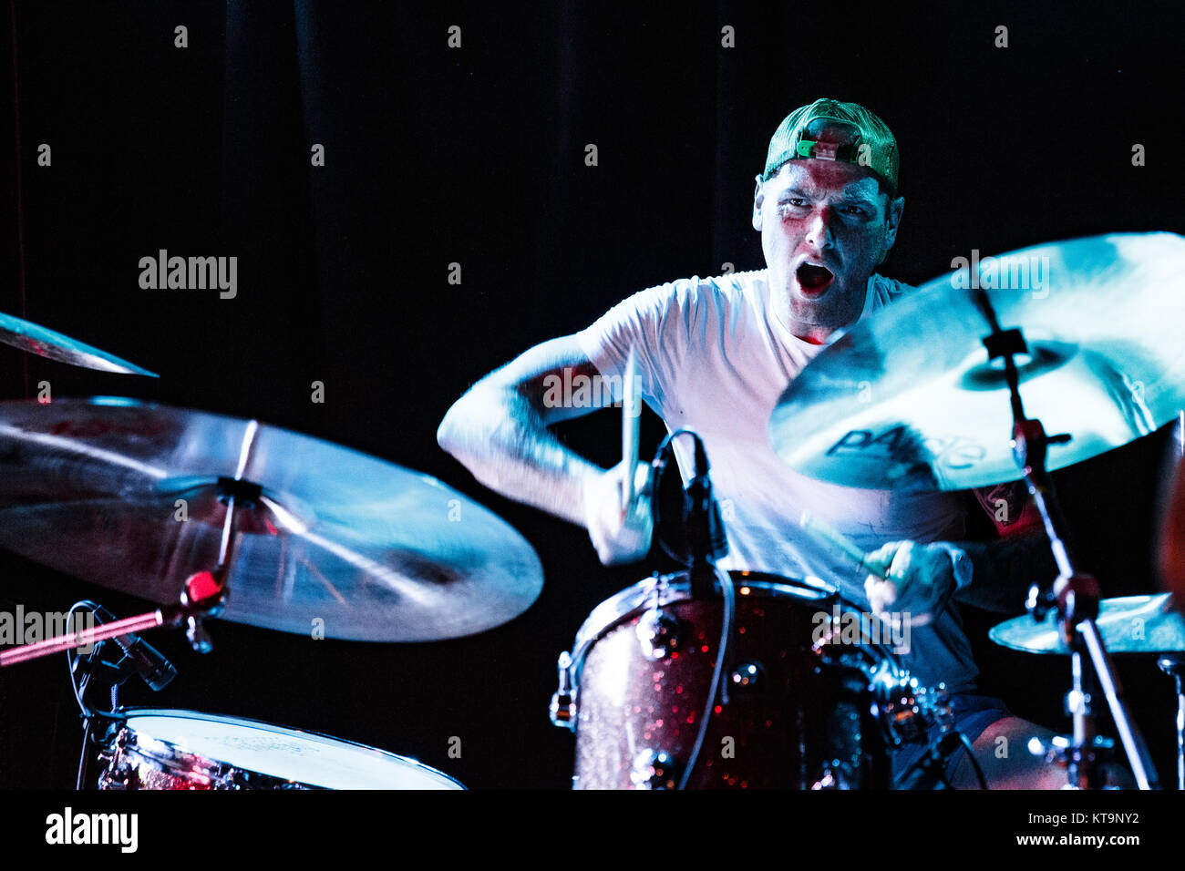 Die amerikanische Punk Rock Band Strand Slang führt ein Live Konzert im