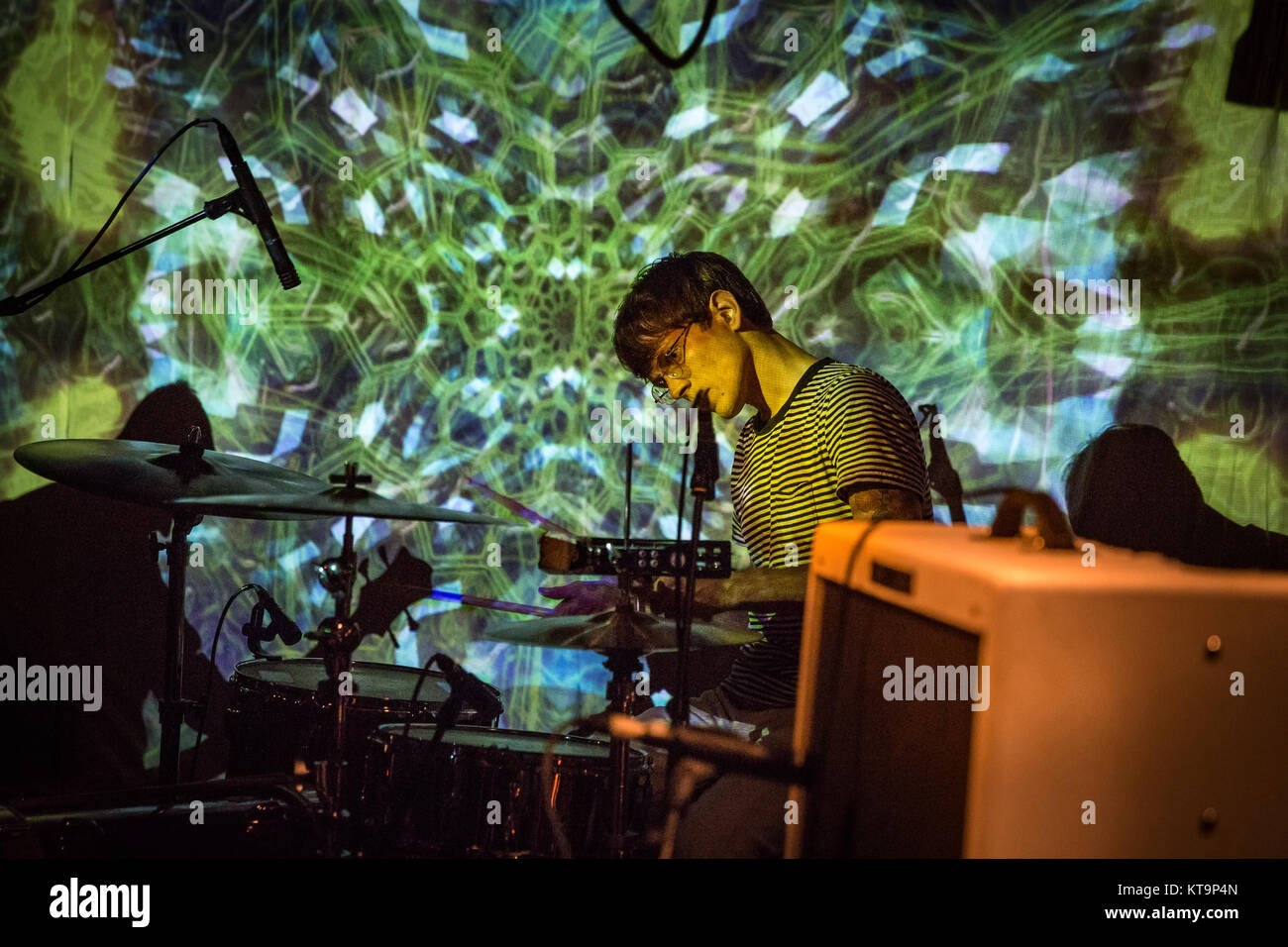 Die finnische Rockband Black Lizard führt ein Live Konzert in Huset als Teil von Kopenhagen Psych Fest 2015. Hier Schlagzeuger Onni Nieminen wird gesehen, live auf der Bühne. Dänemark, 11/09 2015. Stockfoto