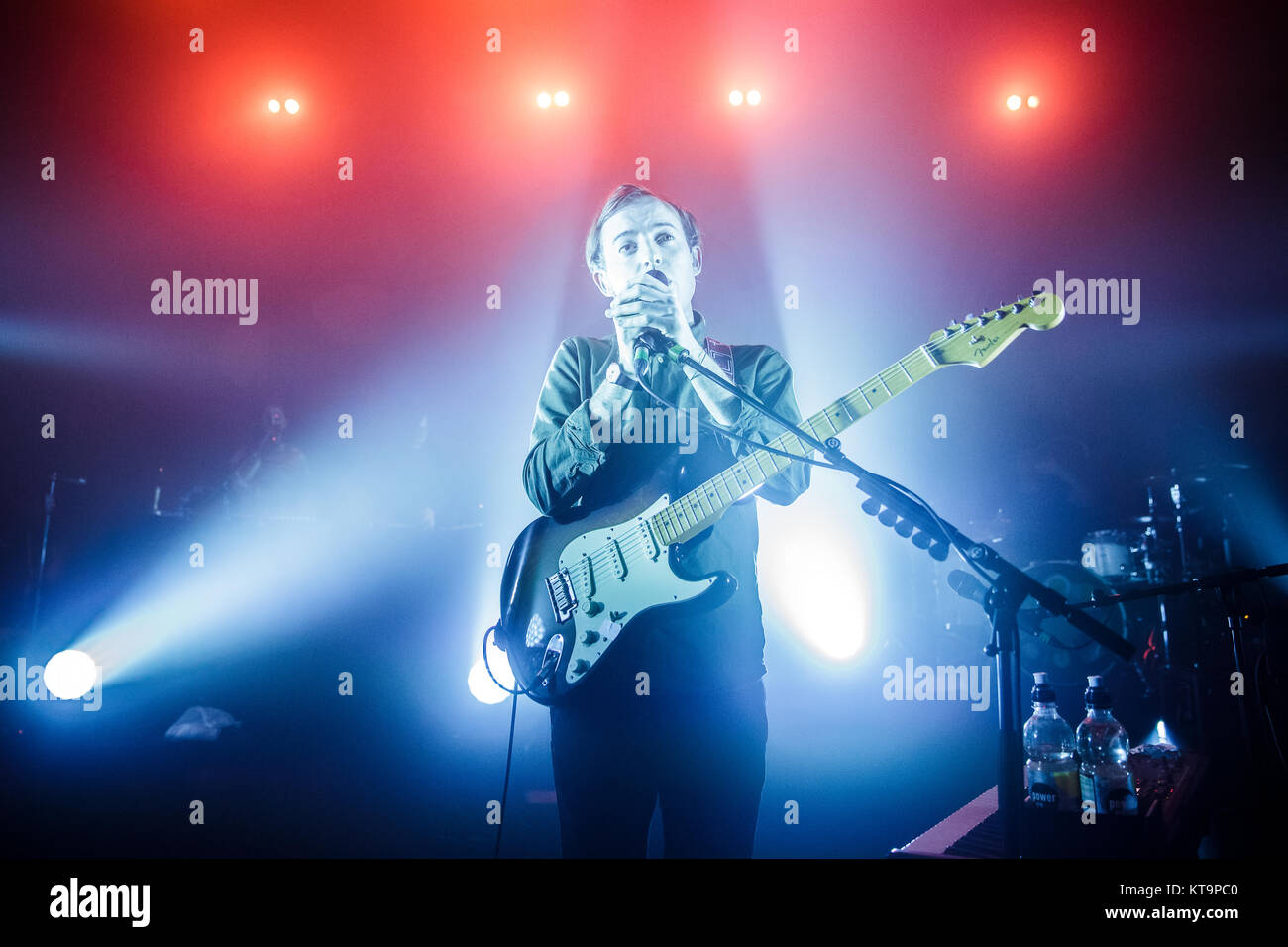 Die Englische indie rock Band Bombay Bicycle Club führt ein Live Konzert bei VEGA in Kopenhagen. Hier Sänger, Songwriter und Musiker Jack Steadman ist live auf der Bühne gesehen. Dänemark, 11.02.2012. Stockfoto