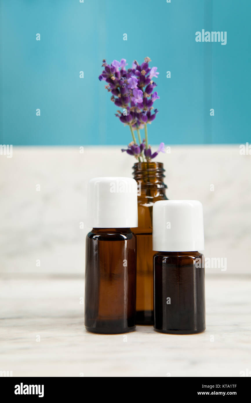 Ätherische Öle aus Lavendel in mediterranen Ampiente Stockfoto