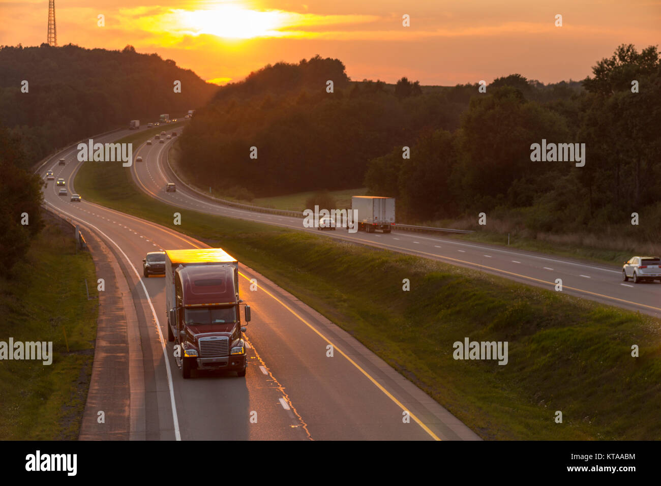 AUTOMOTIVE VERKEHR AUTOBAHN 80 JEFFERSON COUNTY PENNSYLVANIA USA Stockfoto