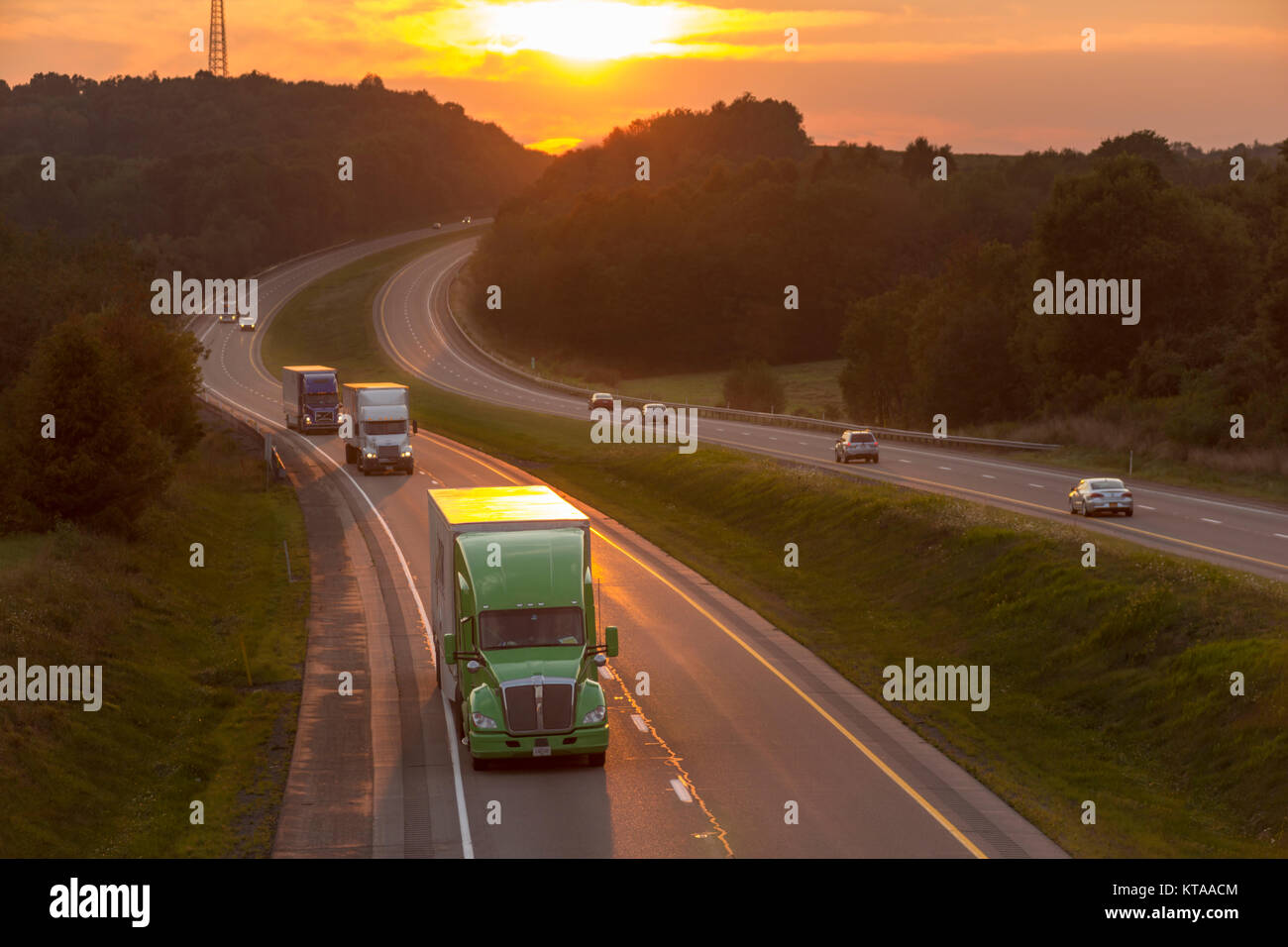 AUTOMOTIVE VERKEHR AUTOBAHN 80 JEFFERSON COUNTY PENNSYLVANIA USA Stockfoto