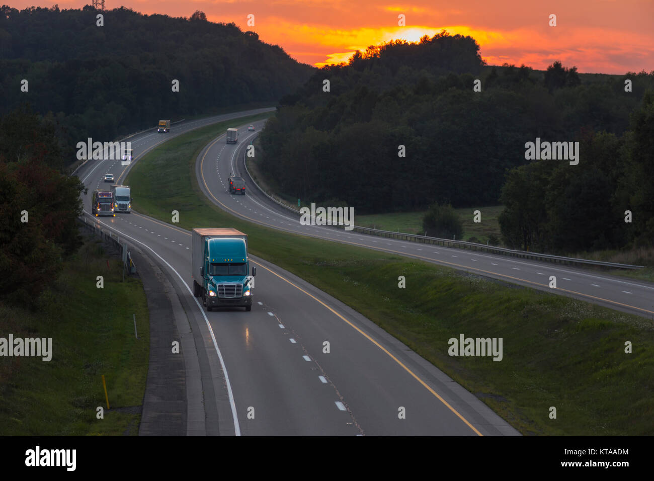 AUTOMOTIVE VERKEHR AUTOBAHN 80 JEFFERSON COUNTY PENNSYLVANIA USA Stockfoto