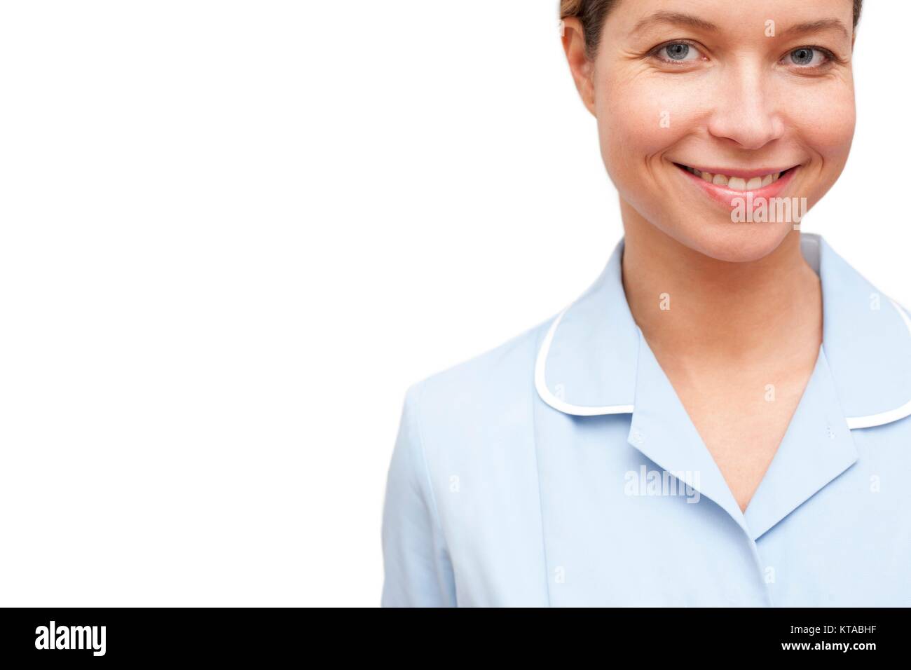 Weibliche Krankenschwester vor weißem Hintergrund, Portrait. Stockfoto