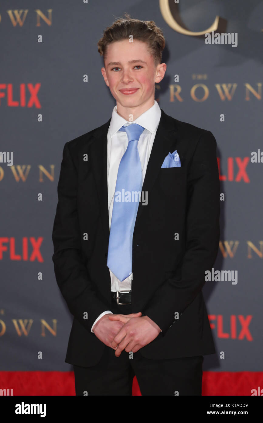 "Die Krone" Saison 2 - Weltpremiere - Ankunft mit: Finn Elliot Wo: London, Großbritannien Wann: 21. November 2017 Credit: Lia Toby/WENN.com Stockfoto