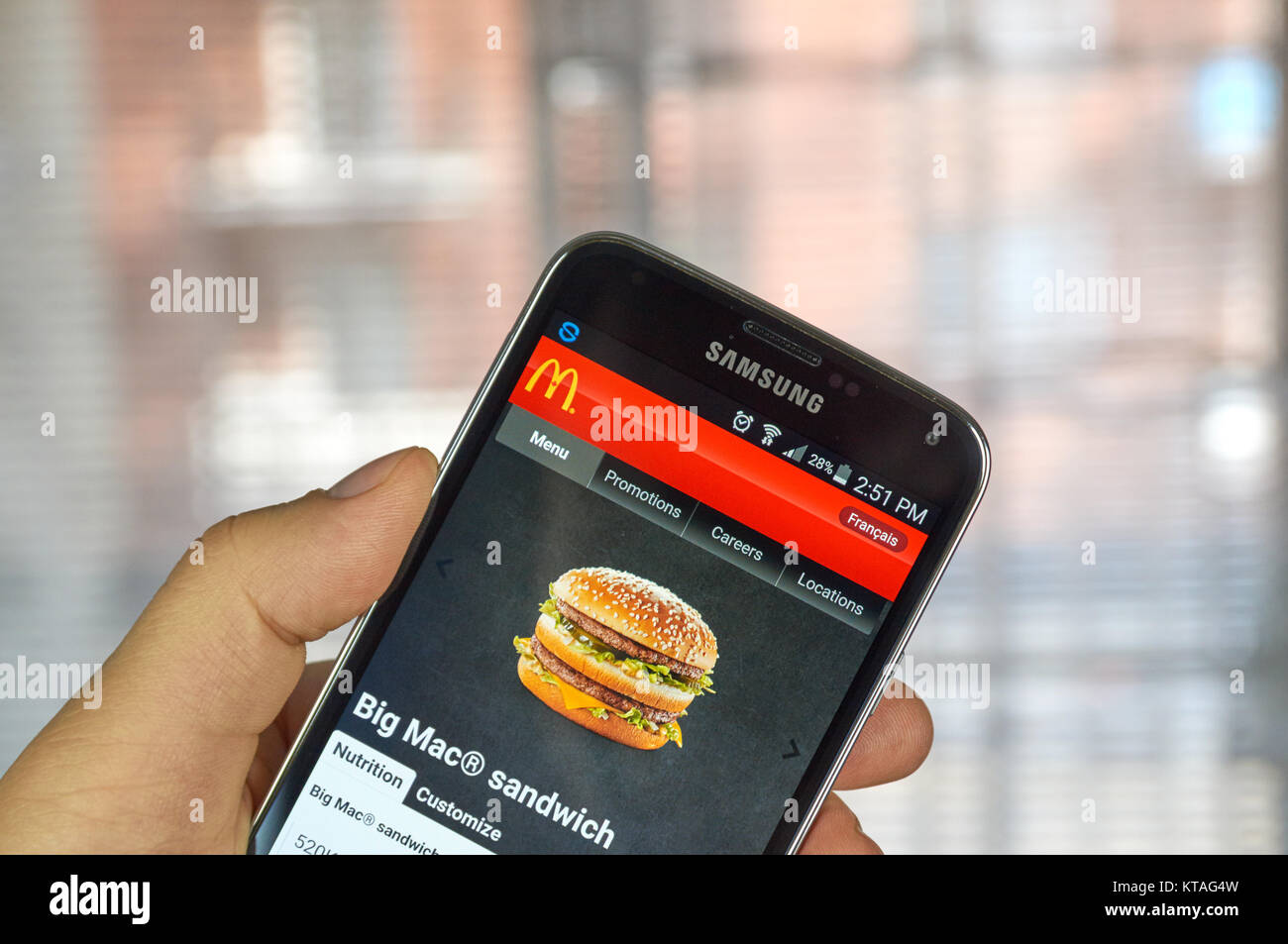 MONTREAL, KANADA - 20. MÄRZ 2016 - McDonald's Seite auf dem Bildschirm von Samsung S5. McDonald's ist der weltweit größte Kette von Hamburger Fast-Food-Restaurant Stockfoto