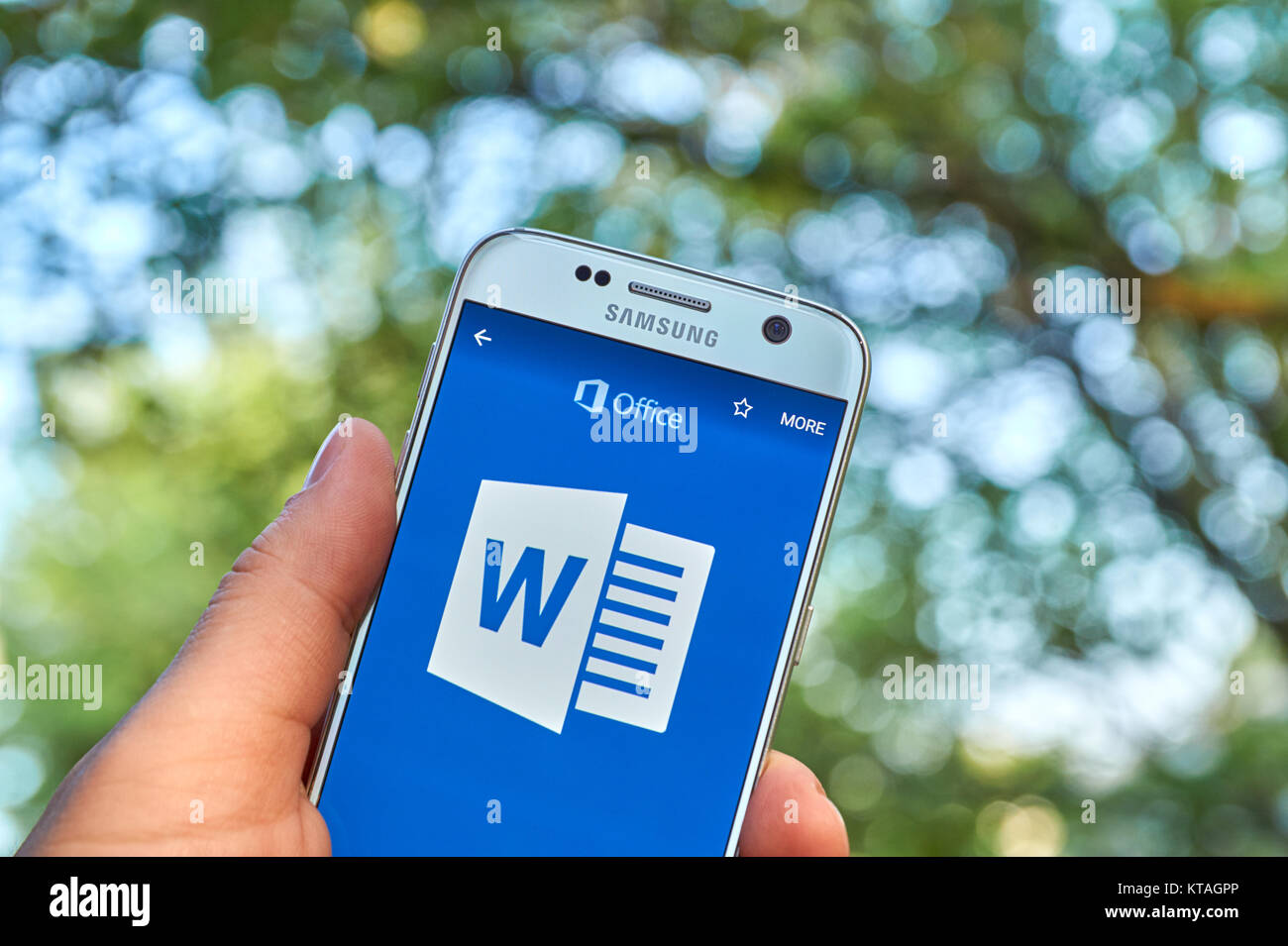 MONTREAL, KANADA - 23. MAI 2016 - Microsoft Office 365 Wort Anwendung auf Samsung S7. Stockfoto