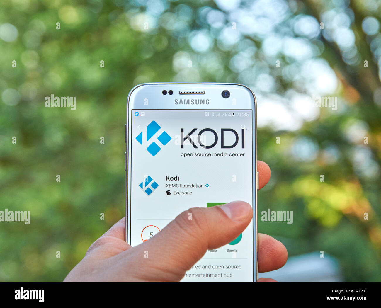 MONTREAL, KANADA - 23. MAI 2016: Kodi Anwendung auf Samsung S7-Bildschirm. Kodi ist ein leistungsfähiges Stück von Entertainment Software - Media Player und können u Stockfoto