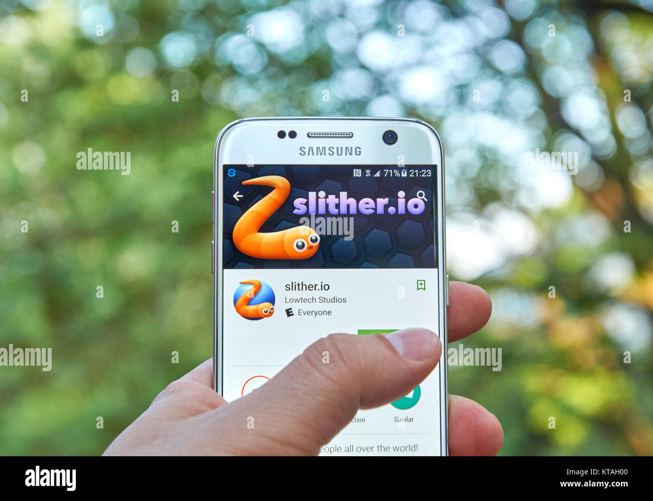 MONTREAL, KANADA - 23. MAI 2016: Slither. io-Spiel auf Samsung S7-Bildschirm. Slither. io ist ein massive multiplayer Browser Spiel entwickelt von Steve Howse. Stockfoto