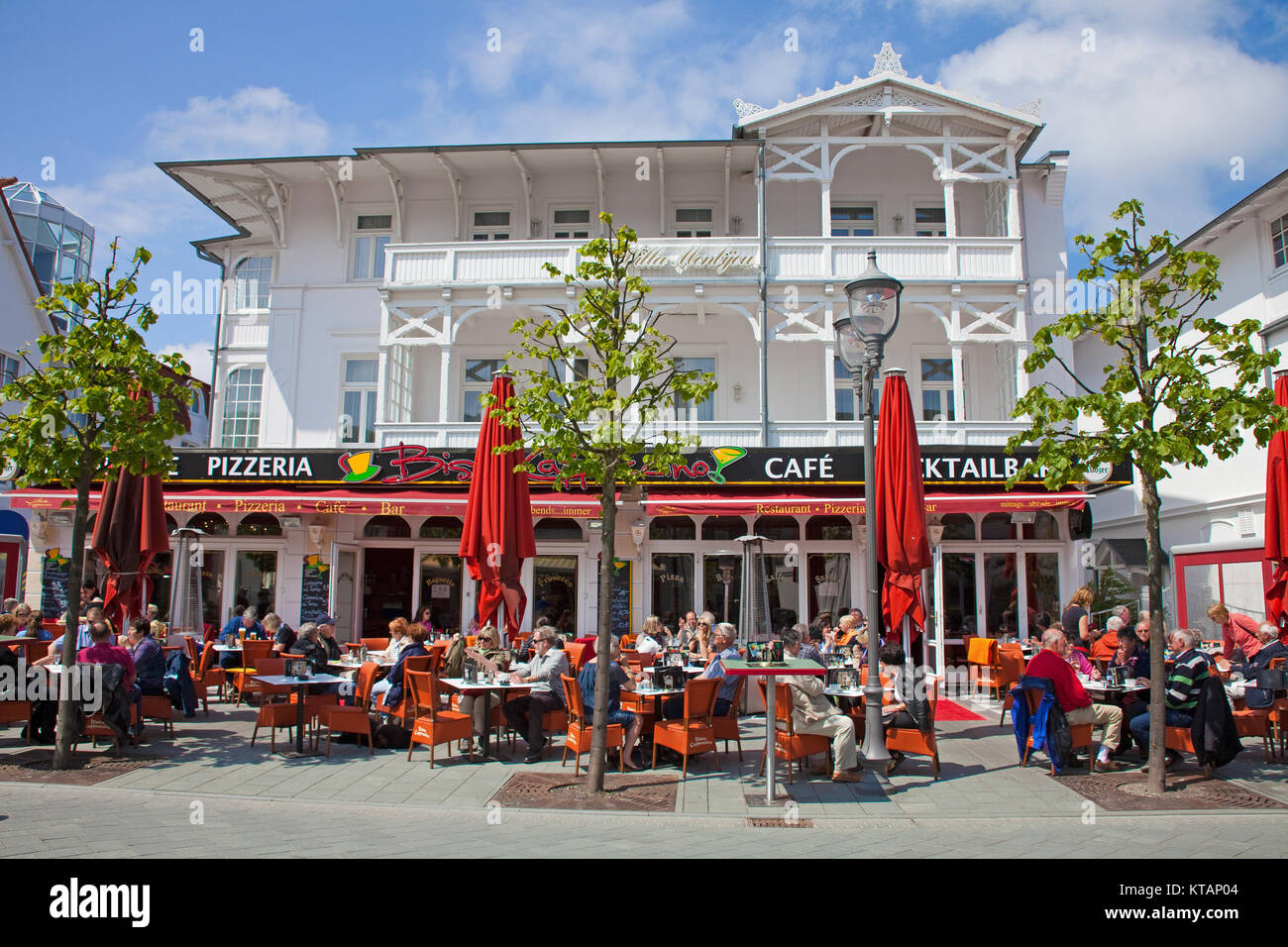 Street Coffee Shop an der Wilhelm Straße, Binz, Insel Rügen, Mecklenburg-Vorpommern, Ostsee, Deutschland, Europa Stockfoto