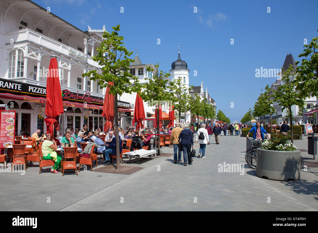 Street Coffee Shop an der Wilhelm Straße, Binz, Insel Rügen, Mecklenburg-Vorpommern, Ostsee, Deutschland, Europa Stockfoto