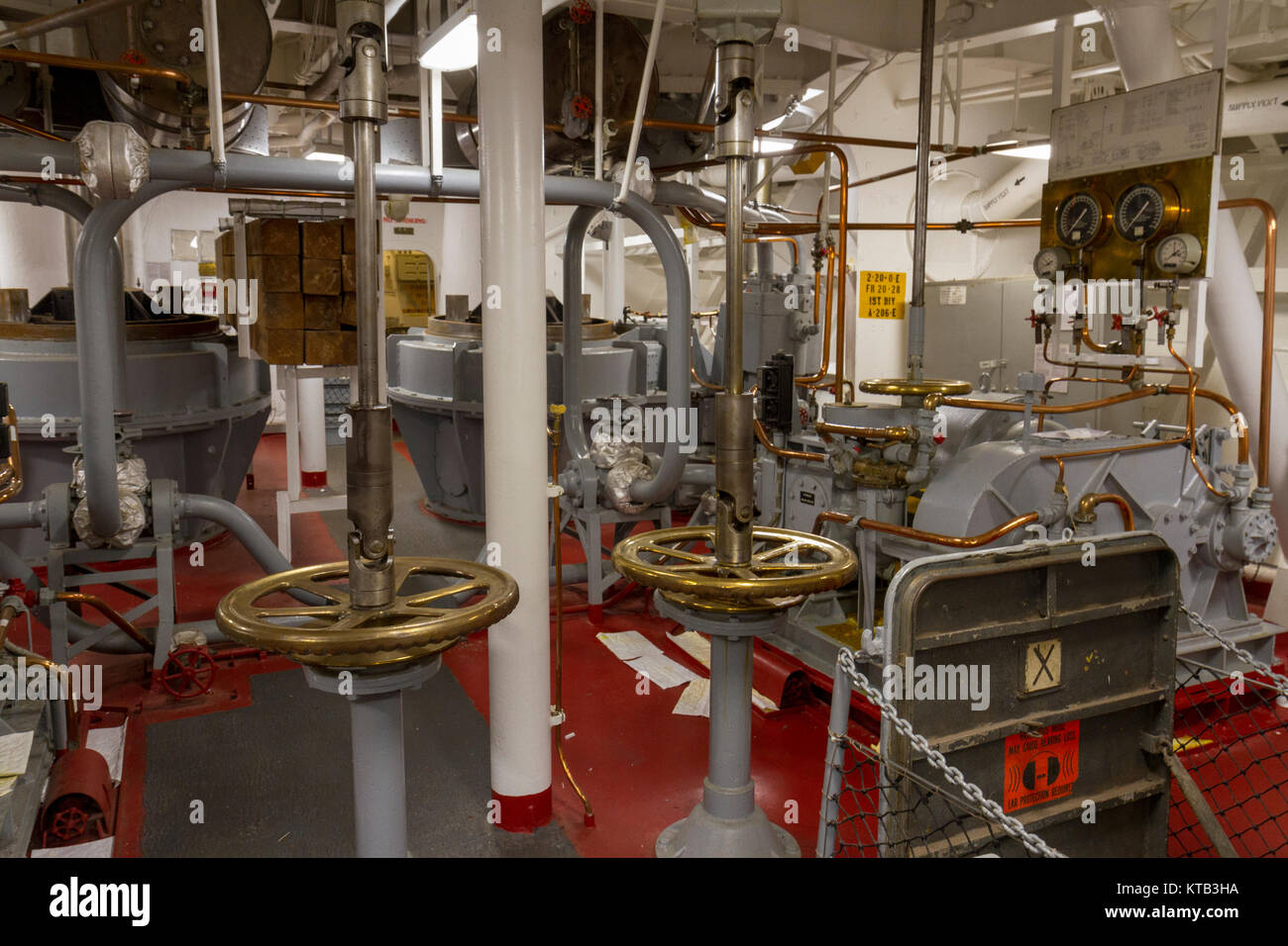 Ankerwinden Zimmer in der USS New Jersey Iowa Klasse Schlachtschiff, Delaware River, New Jersey, United States. Stockfoto