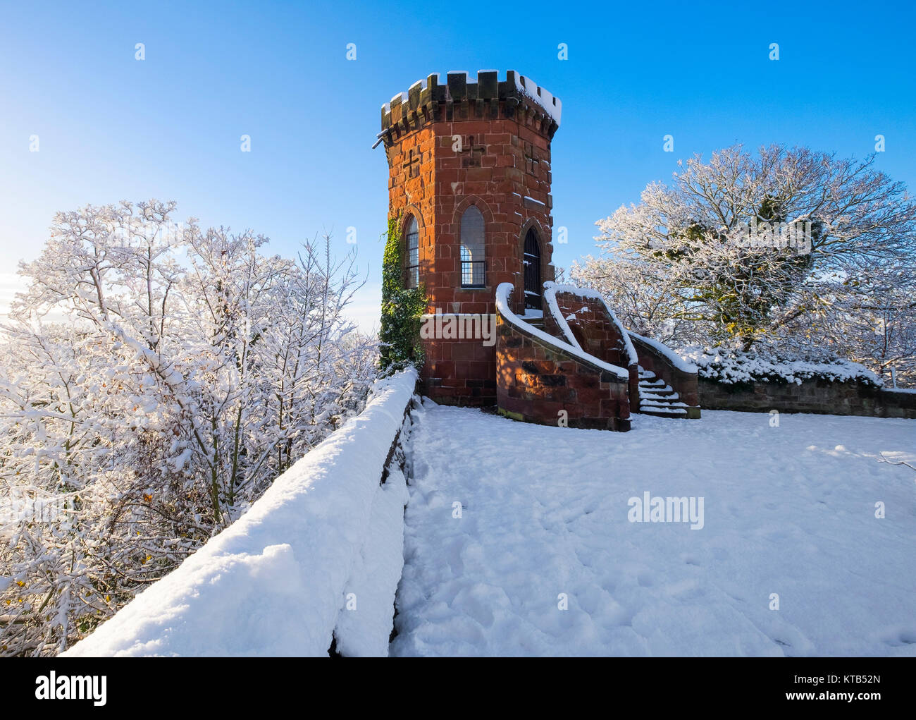 Laura's Tower und Winter Schnee am Shrewsbury Castle, Shropshire, England, Großbritannien Stockfoto