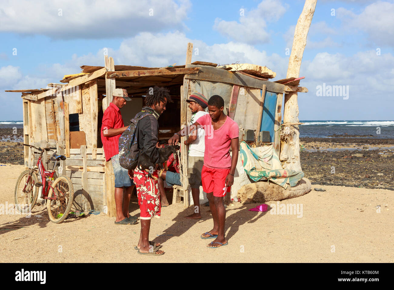 Beach Hut von Einheimischen als Treffpunkt, Shark Bay, Insel Sal, Salina, Kap Verde, Afrika Stockfoto