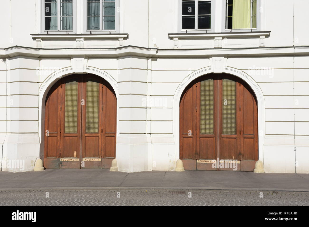 Wien, Am Hof, Gate, hölzerne Tor, zentrale Feuerwache, Feuerwehr, Berufsfeuerwehr, im 1. Bezirk Stockfoto