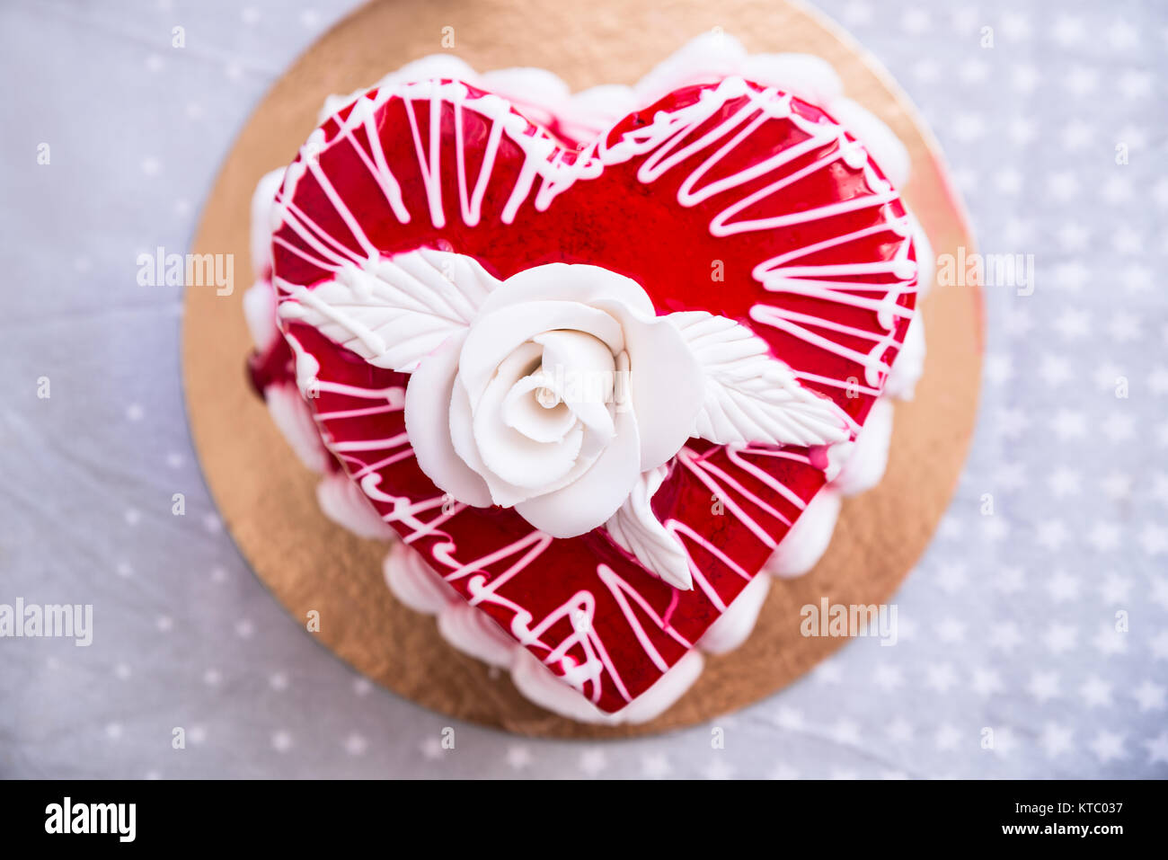 Red Heat geformten Kuchen Stockfoto