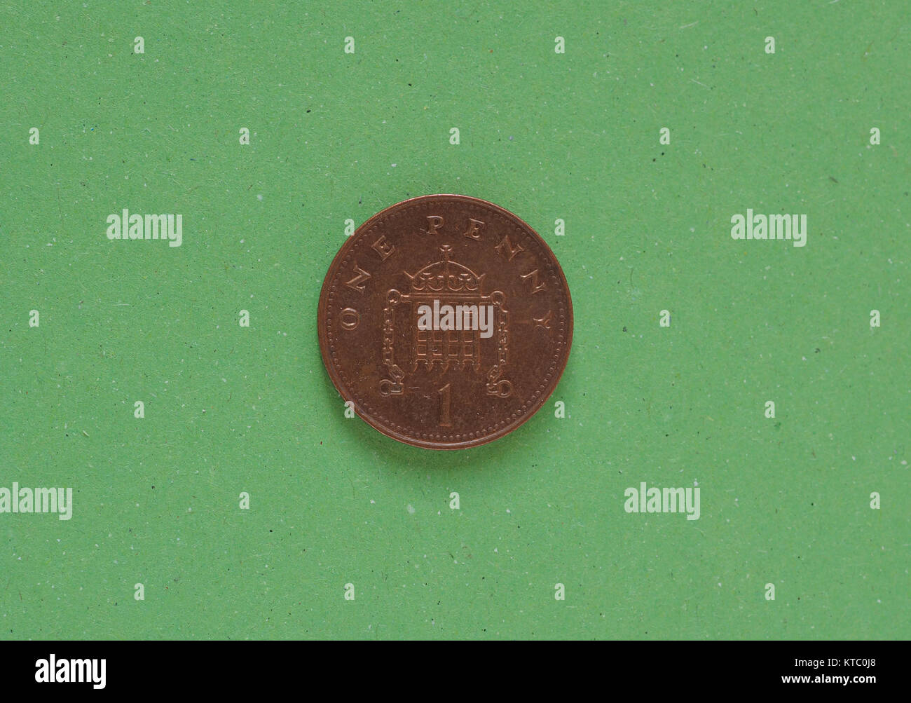 1 Cent Münze, Großbritannien über grüne Stockfoto