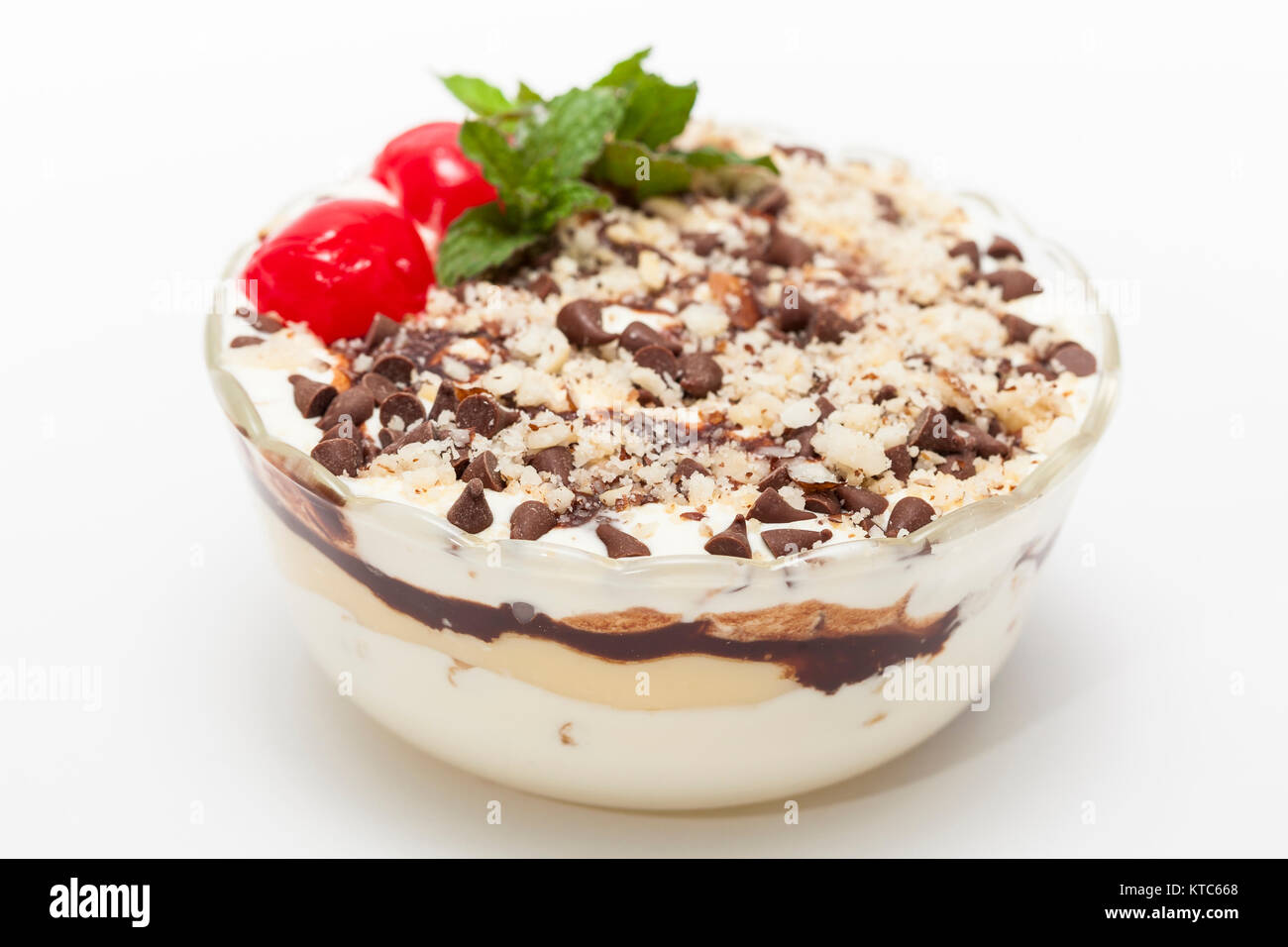 Dekoriert Napoleon Dessert in einem transparenten Schüssel Stockfoto