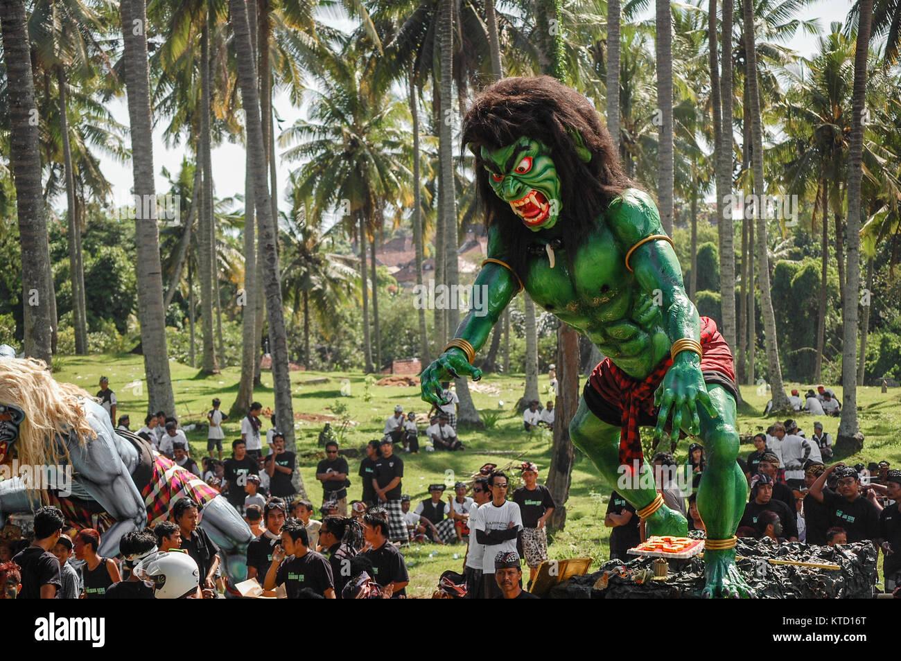 Die ogoh-ogoh Parade in der Stadt Tabanan, Bali. Ogoh-ogoh Parade ist das Symbol des Bösen und feierte einen Tag vor dem Nyepi (Schweigen). Stockfoto