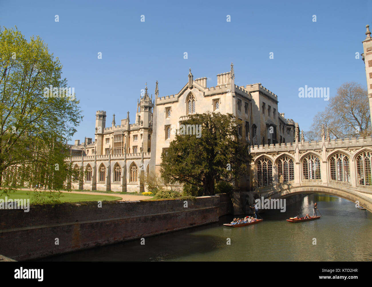 Cambridge, Großbritannien - 18 April 2015: Seufzerbrücke und St. John's College Stockfoto
