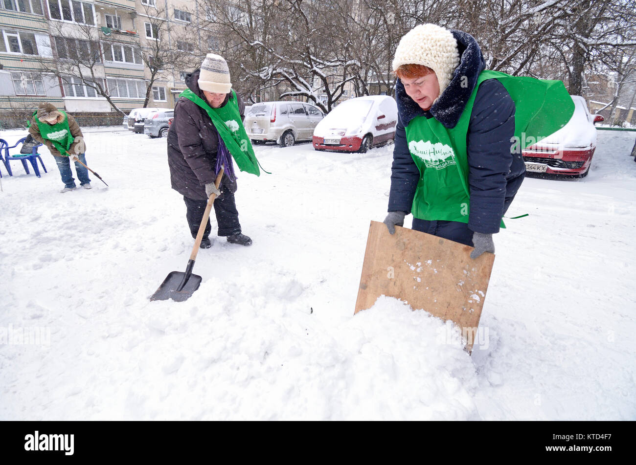 Nach Blizzard. Städtische Arbeiter Entfernen von Schnee und Eis aus den Straßen von Kiew. 12. Januar 2016. Kiew, Ukraine. Stockfoto