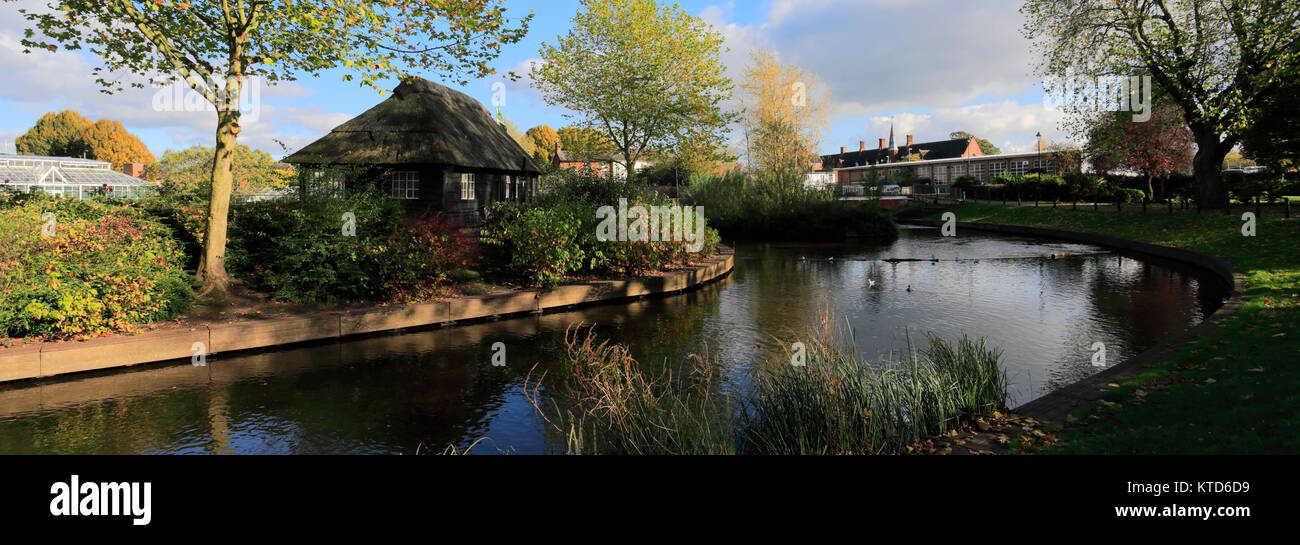 Herbst Blick auf den Victoria Park und den Fluss Sow, Stafford, Staffordshire, England, UK Stockfoto