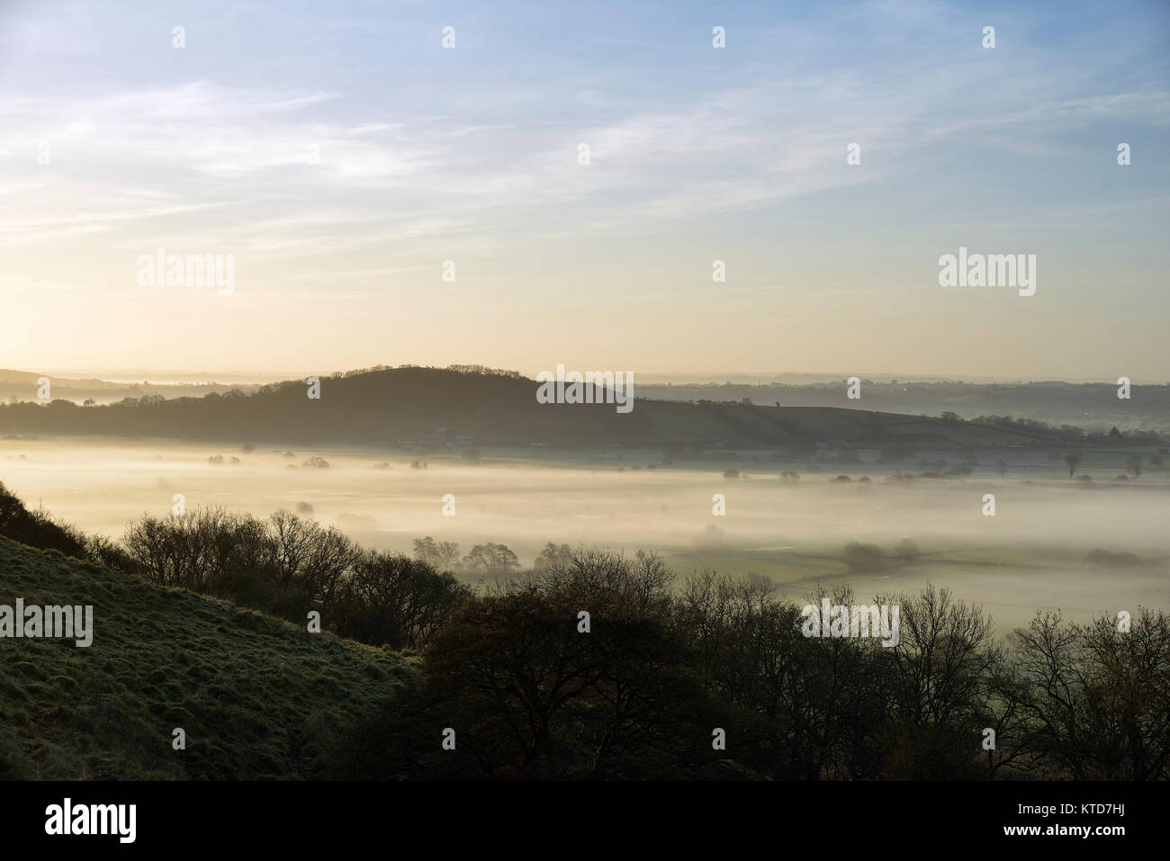 Nebel unten Dundon Hayes Hill, Polden Hills, Somerset Stockfoto