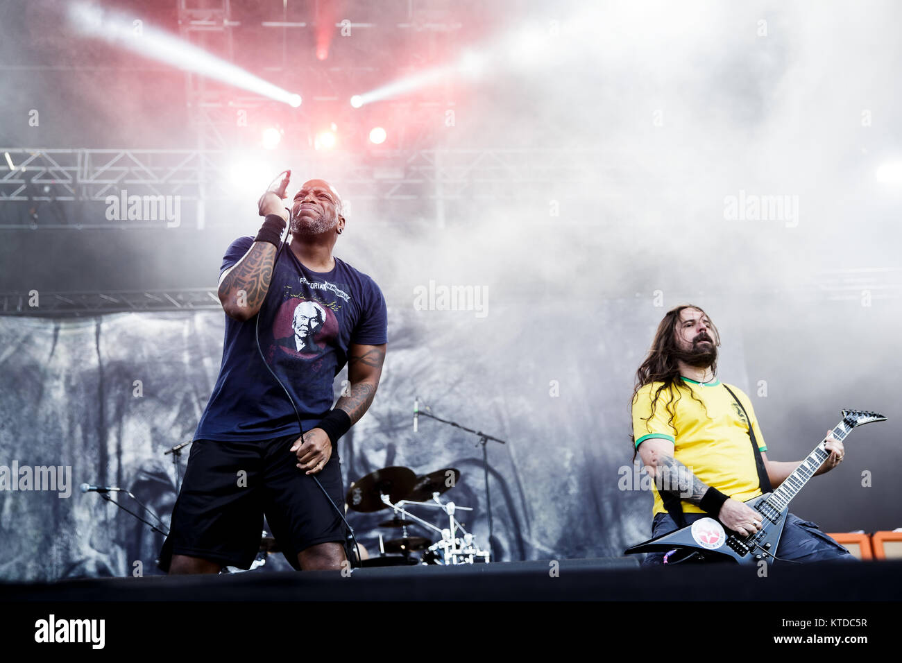 Die Brasilianischen Death und Thrash Metal Band Sepultura führt ein Live Konzert in der skandinavischen Heavy Metal Festival Copenhell 2014 in Kopenhagen. Hier Sänger Derrick Green wird gesehen, live auf der Bühne mit dem Gitarristen Andreas Rudolf Küsser. Dänemark 12/06 2014. Stockfoto