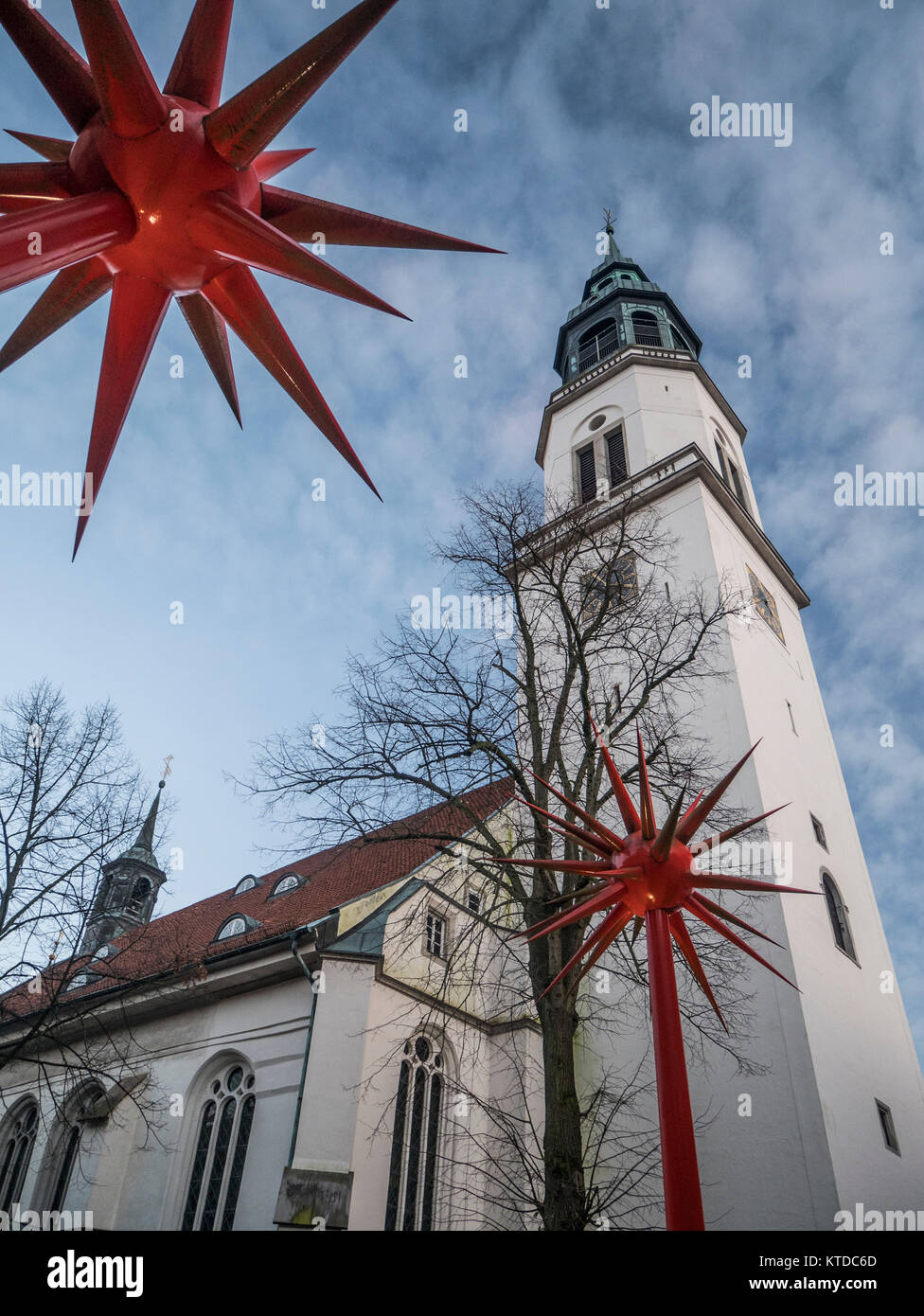 Weihnachtsdekoration außerhalb von St. Marien kirche Celle in Sachsen Stockfoto