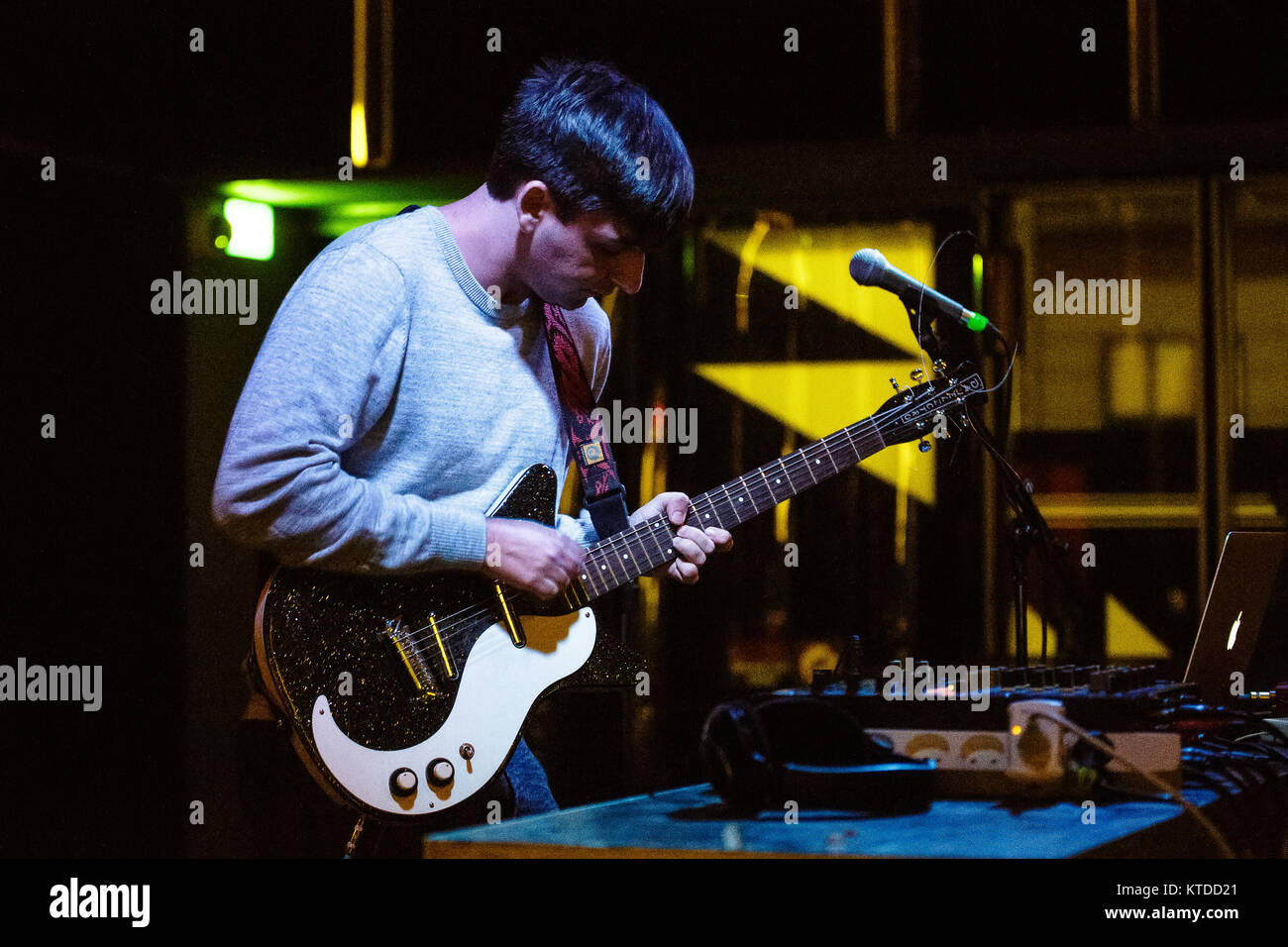 Der amerikanische Elektronik-Musiker und Sänger Skylar Spence führt ein live-Konzert am Ideal Bar in Kopenhagen. Dänemark, 12/10 2016. Stockfoto