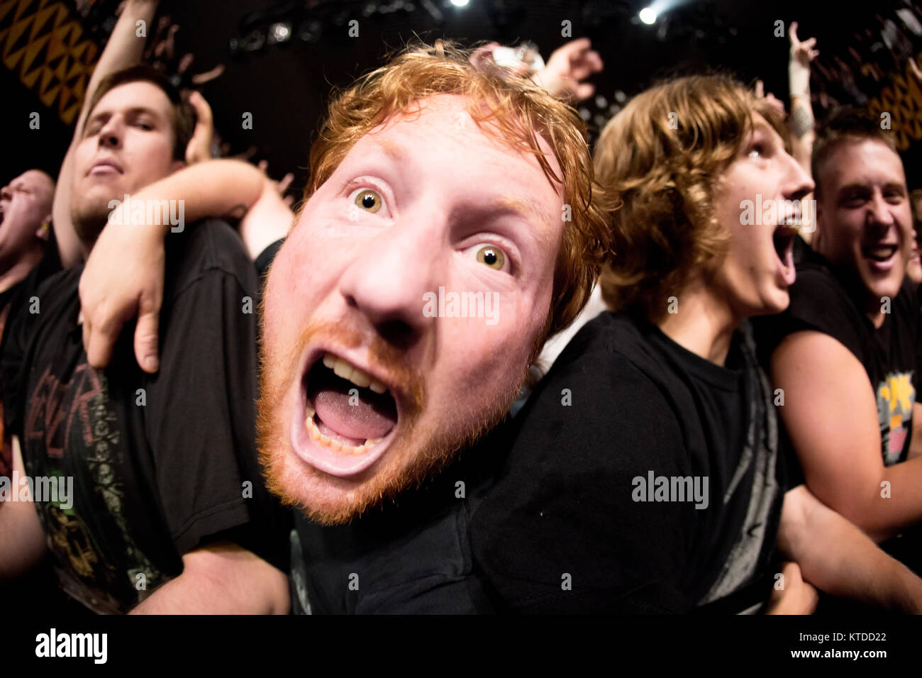 Energiegeladener heavy metal fans an einem live Konzert mit der amerikanischen Thrash Metal Band Slayer bei VEGA in Kopenhagen. Dänemark, 06/08 2013. Stockfoto