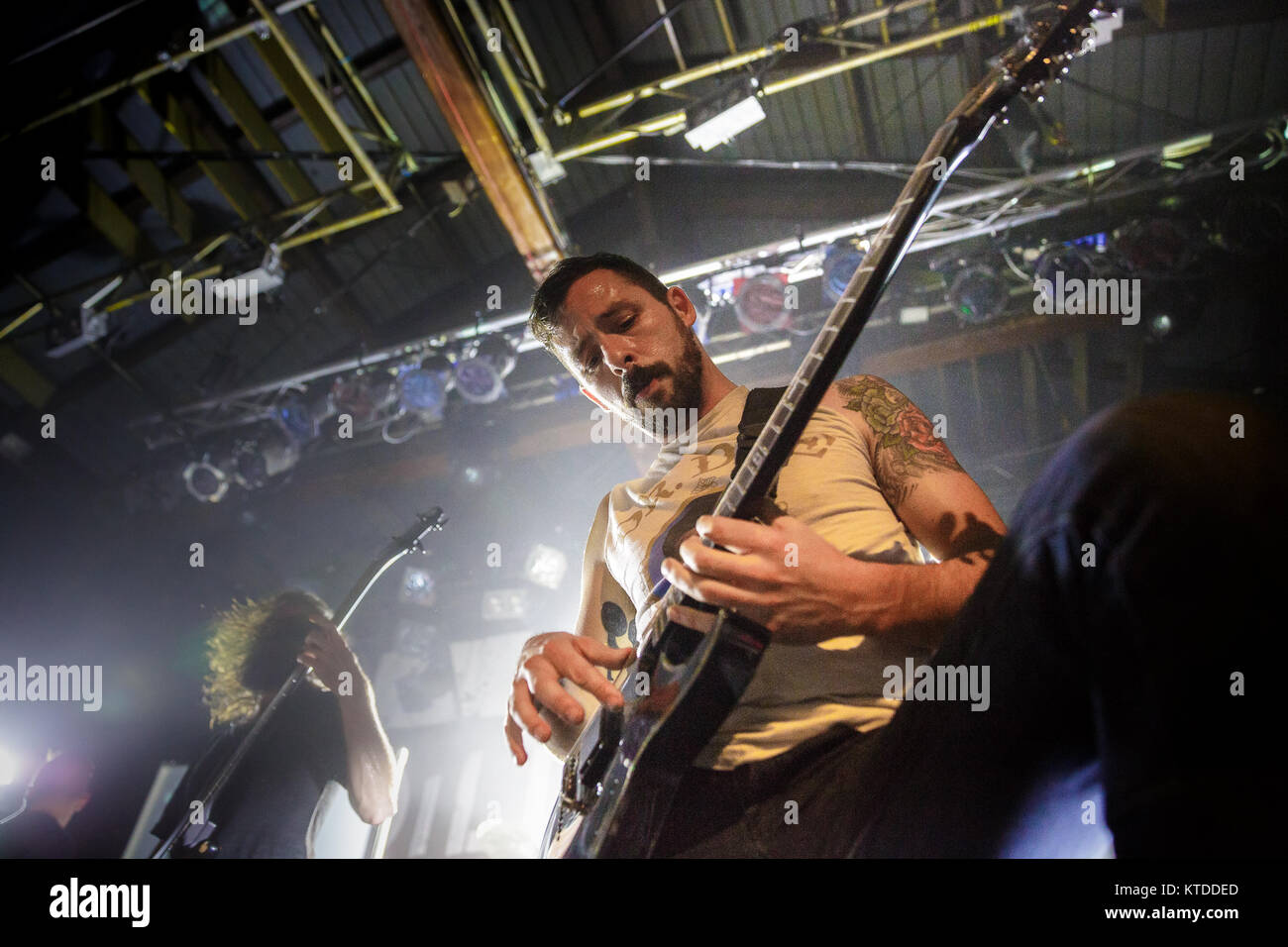 Die amerikanische mathcore Band The Dillinger Escape Plan führt ein Live Konzert in Pumpehuset in Kopenhagen. Hier Gitarrist Ben Weinman gesehen wird live auf der Bühne. Dänemark, 17/10 2013. Stockfoto