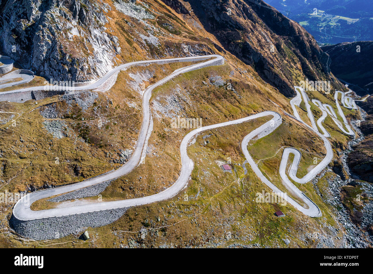 Schweiz, Tessin, Tremola, Luftaufnahme von Gotthard Pass Stockfoto