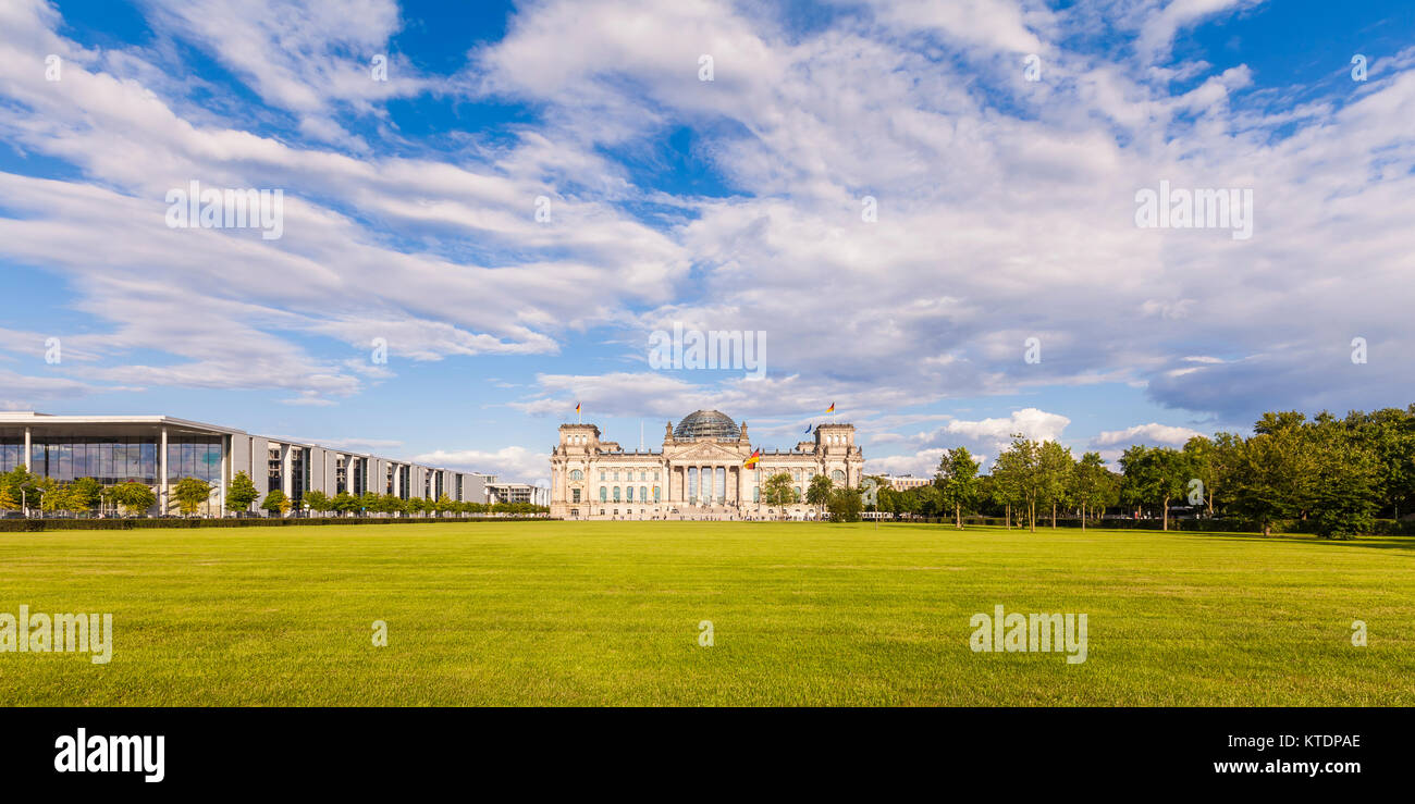 Deutschland, Berlin, Stadtmitte, Park, Deutscher Bundestag, Reichstagsgebäude, Reichstagskuppel Reichstag, Kuppel, Parlament, Parlamentsgebäude Stockfoto