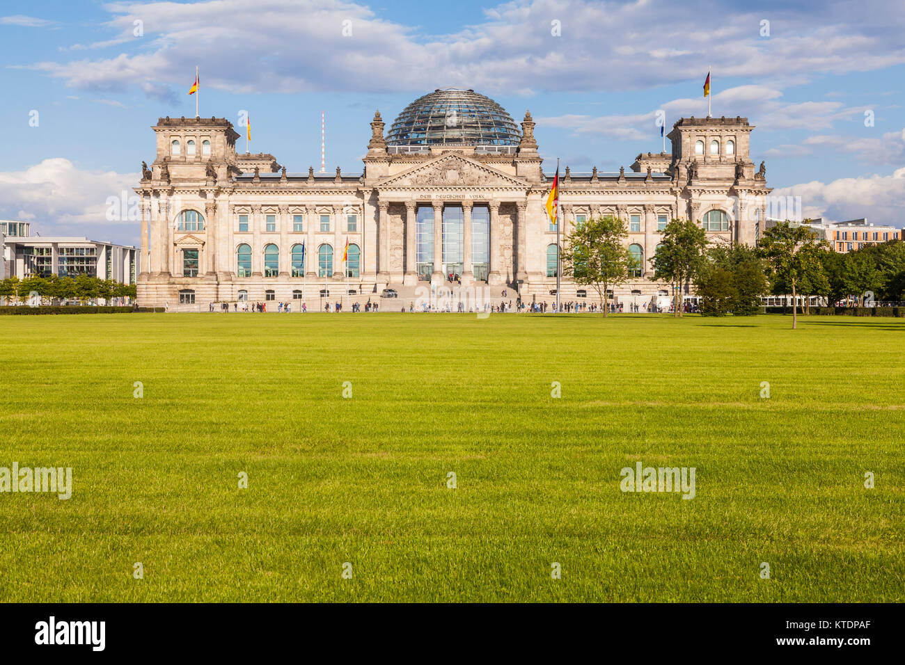 Deutschland, Berlin, Stadtmitte, Park, Deutscher Bundestag, Reichstagsgebäude, Reichstagskuppel Reichstag, Kuppel, Parlament, Parlamentsgebäude Stockfoto